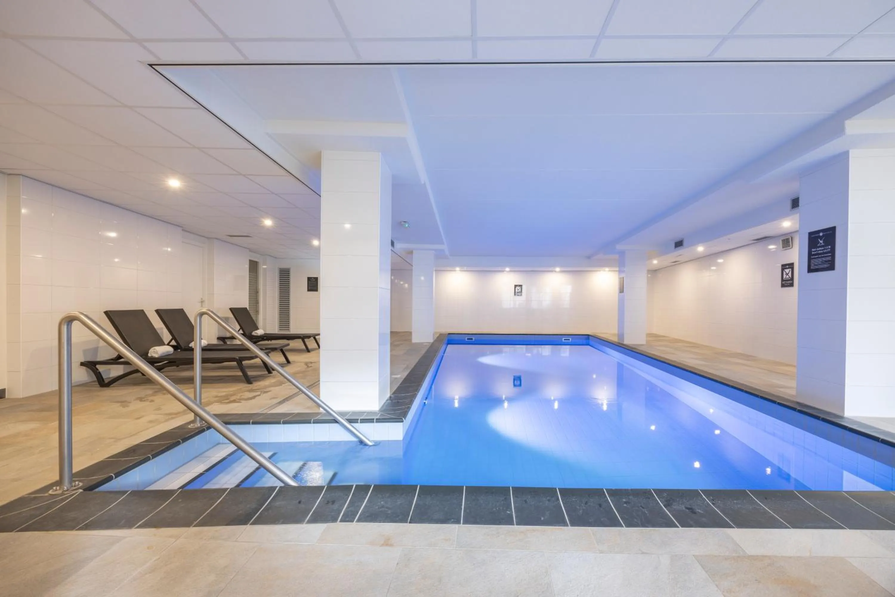 Swimming pool in Fletcher Hotel Jan van Scorel