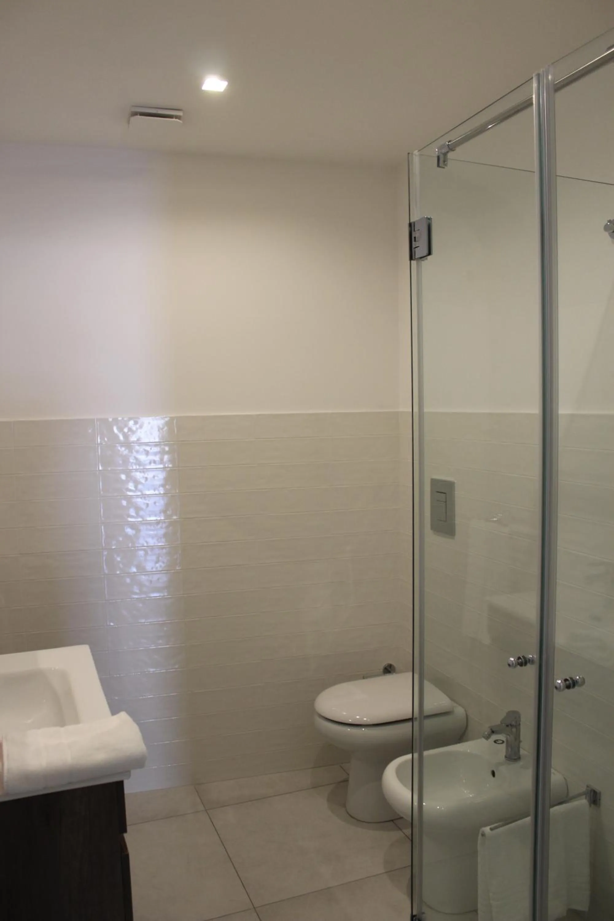 Shower in HAPPYROOMS