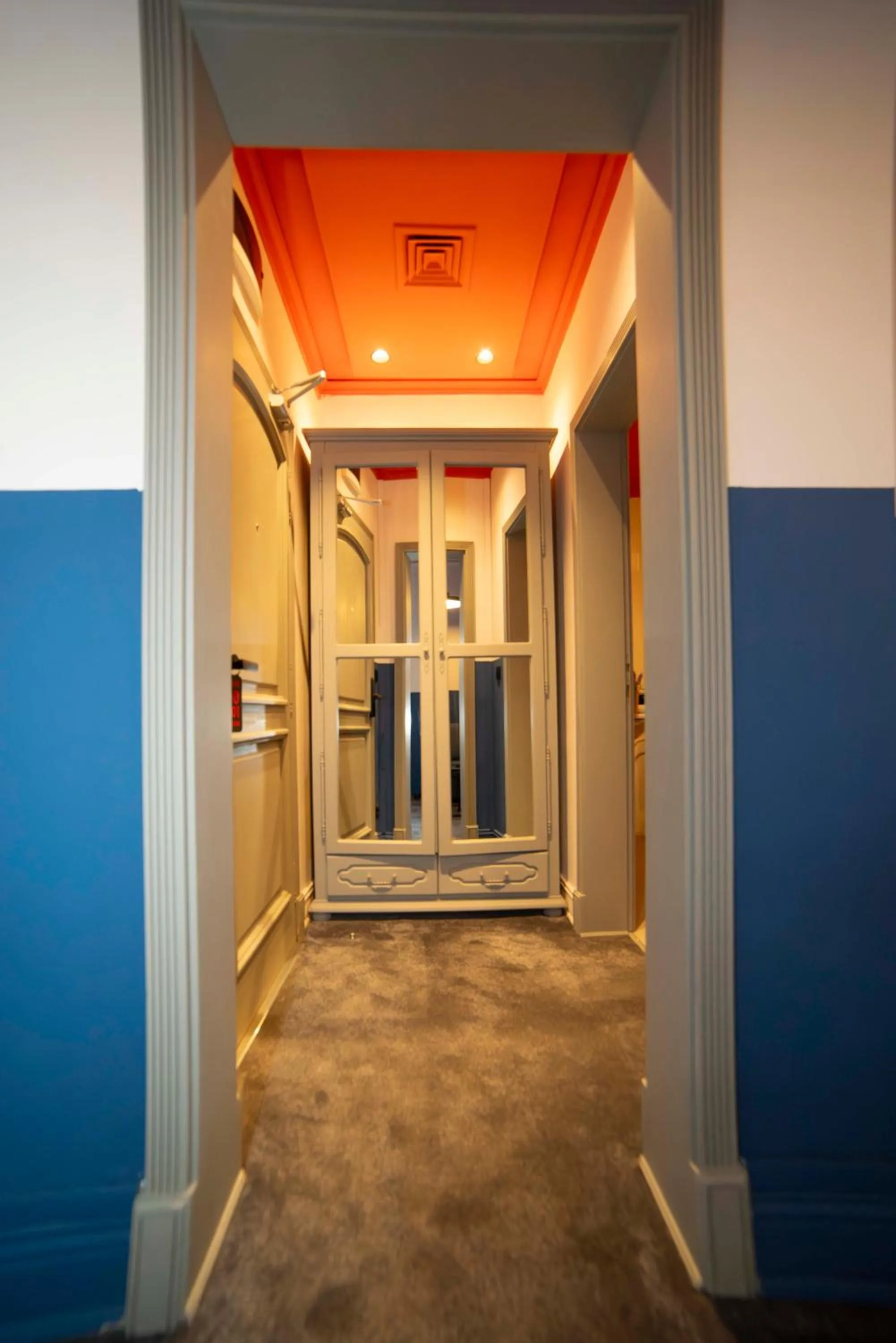 wardrobe in Maria Luisa by INTROVERT HOTELS