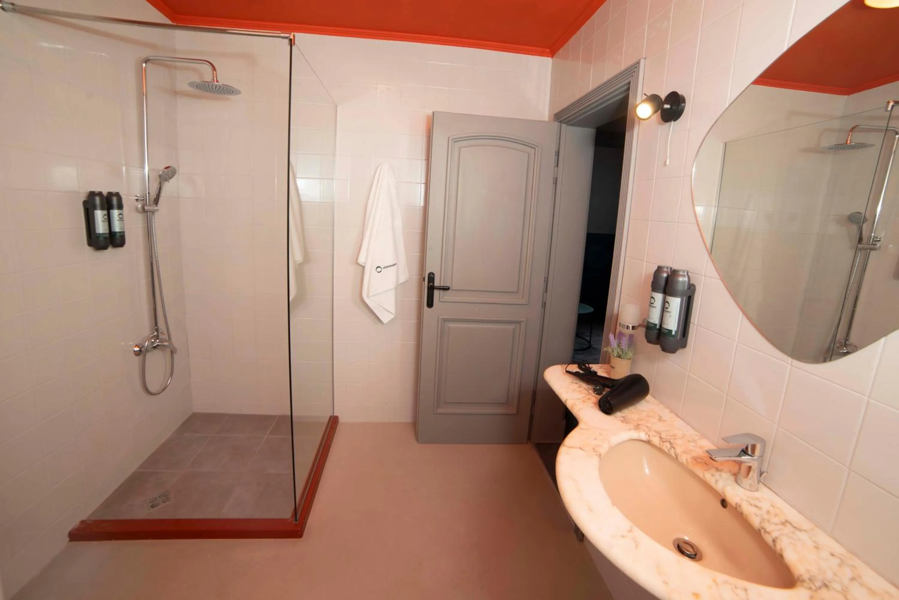 Bathroom in Maria Luisa by INTROVERT HOTELS