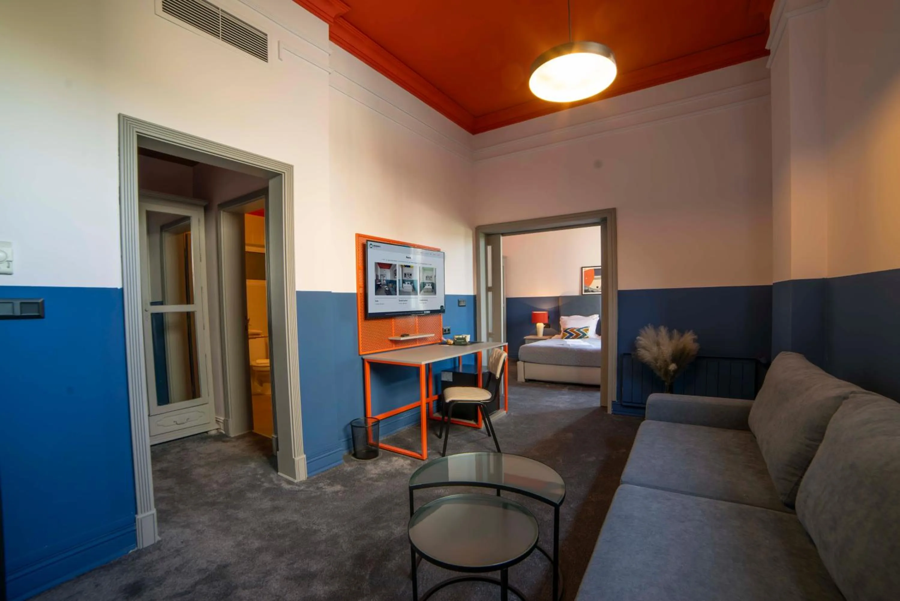 Living room, Bed in Maria Luisa by INTROVERT HOTELS