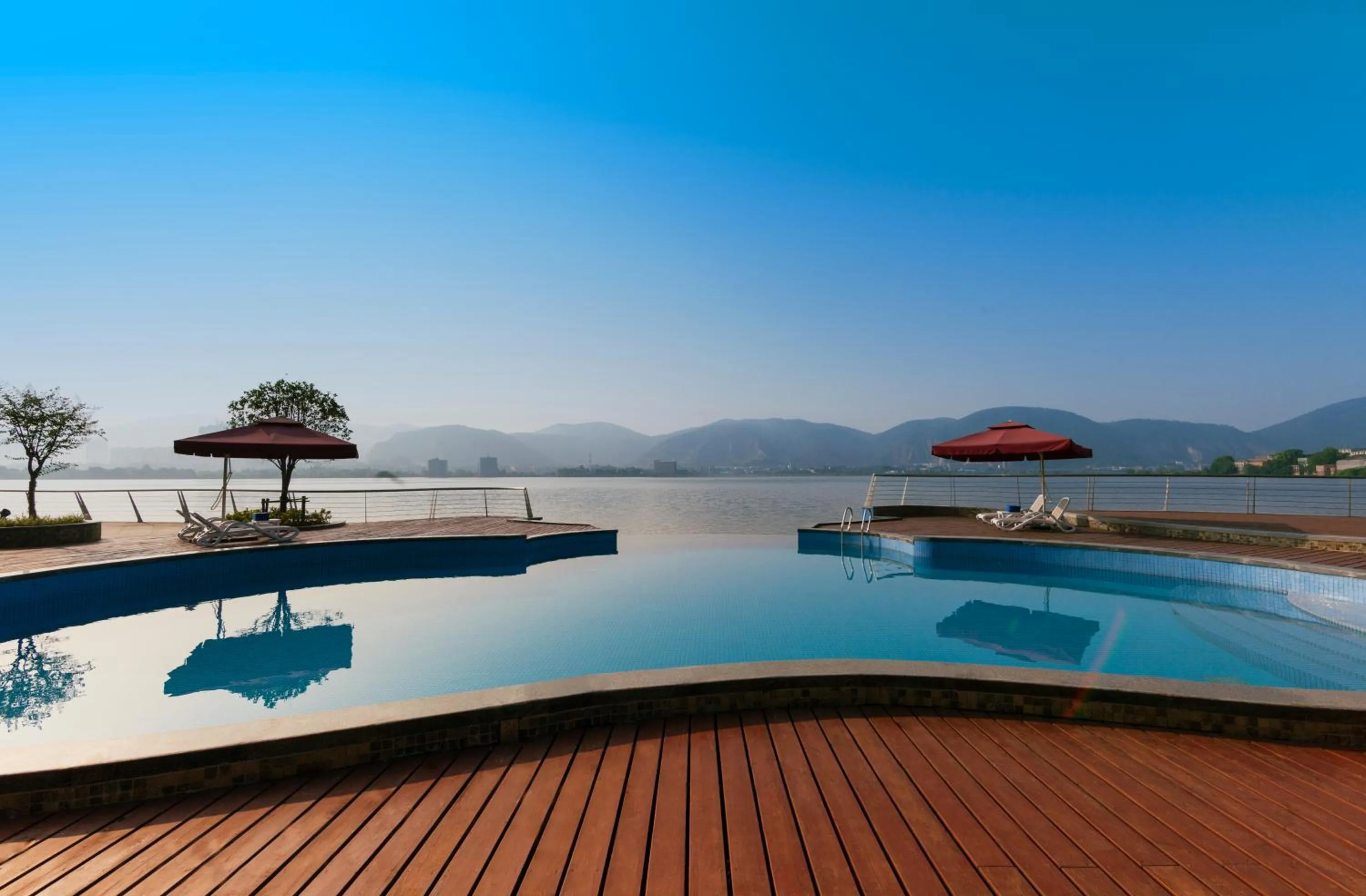 Swimming pool in Wingtech Hotel