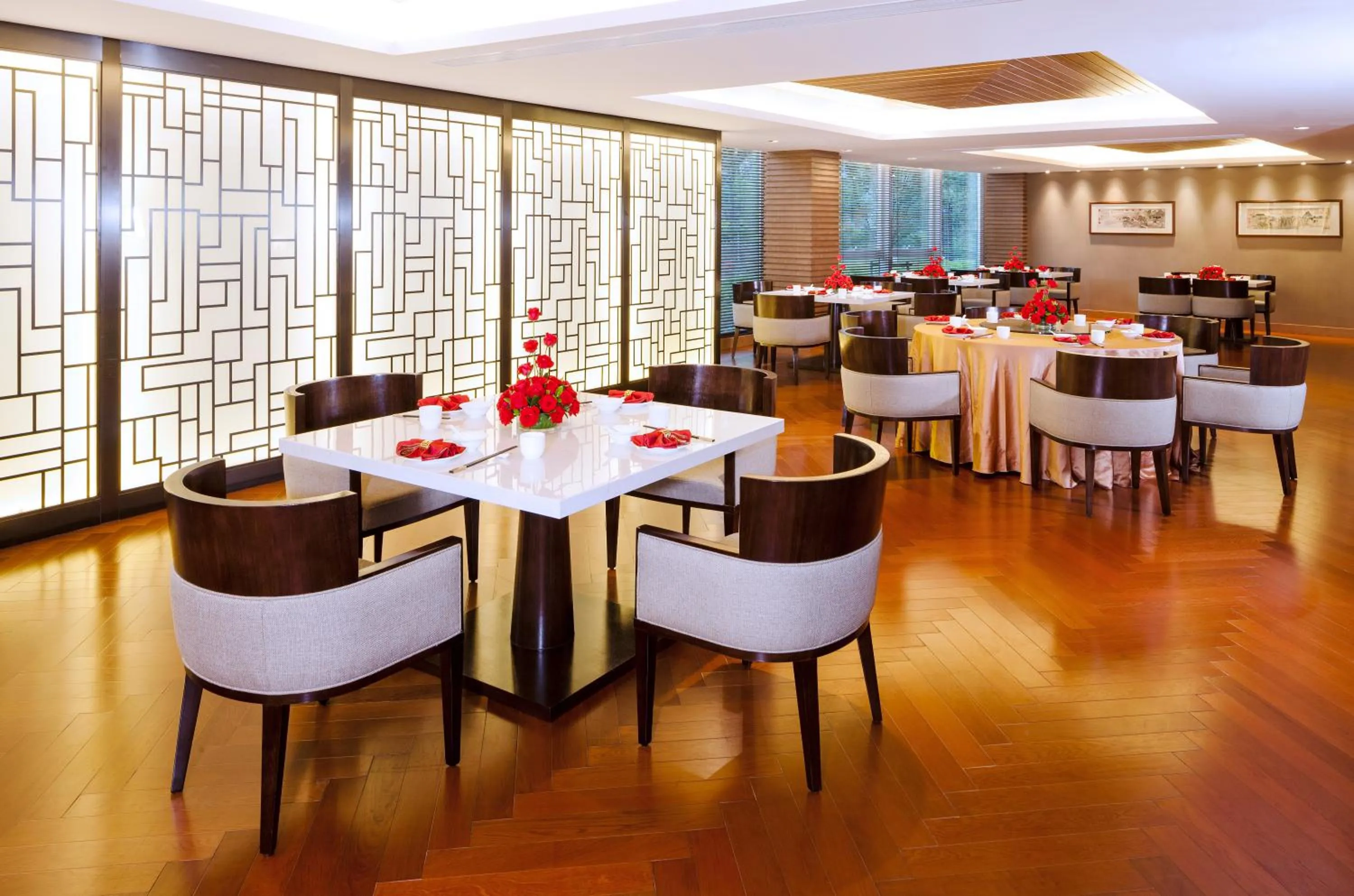 Restaurant/places to eat in Wingtech Hotel