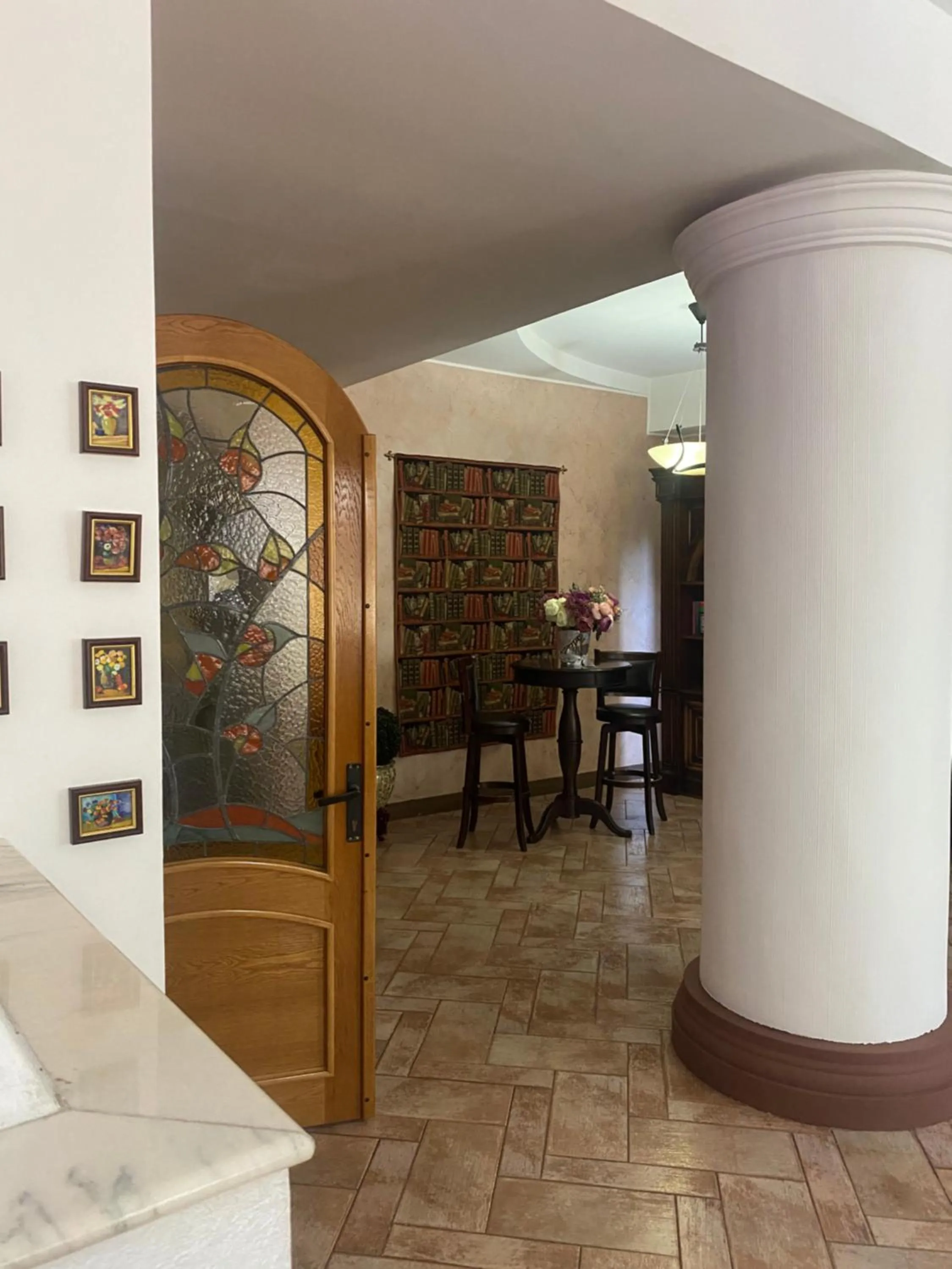 Communal lounge/ TV room in Luxuria Central Villa Bucharest