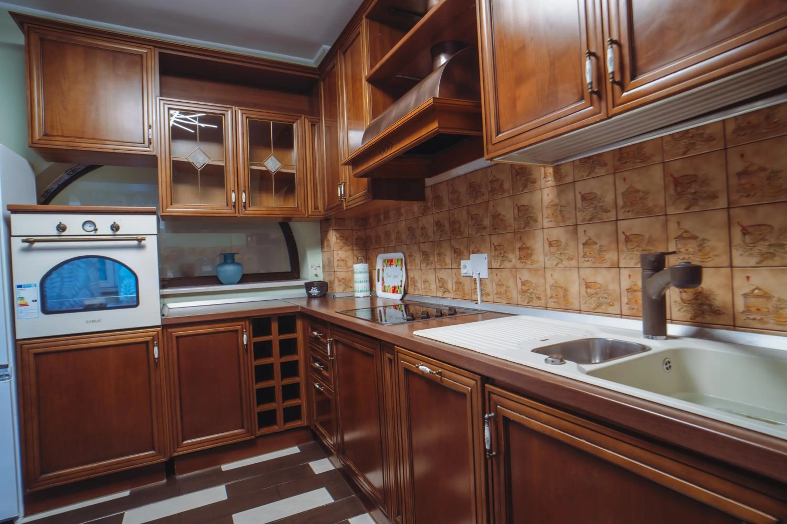 Kitchen or kitchenette in Luxuria Central Villa Bucharest