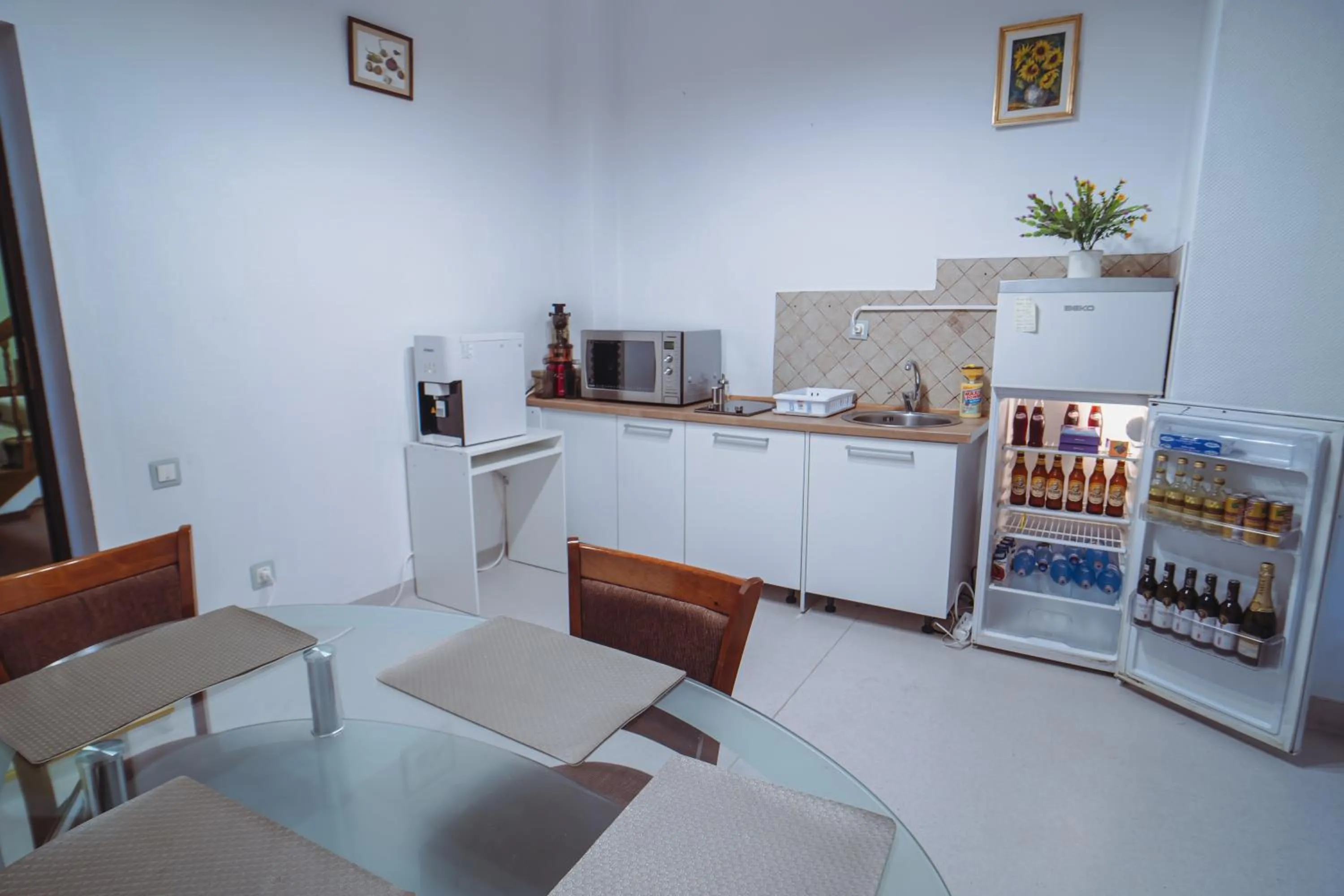 Kitchen or kitchenette in Luxuria Central Villa Bucharest