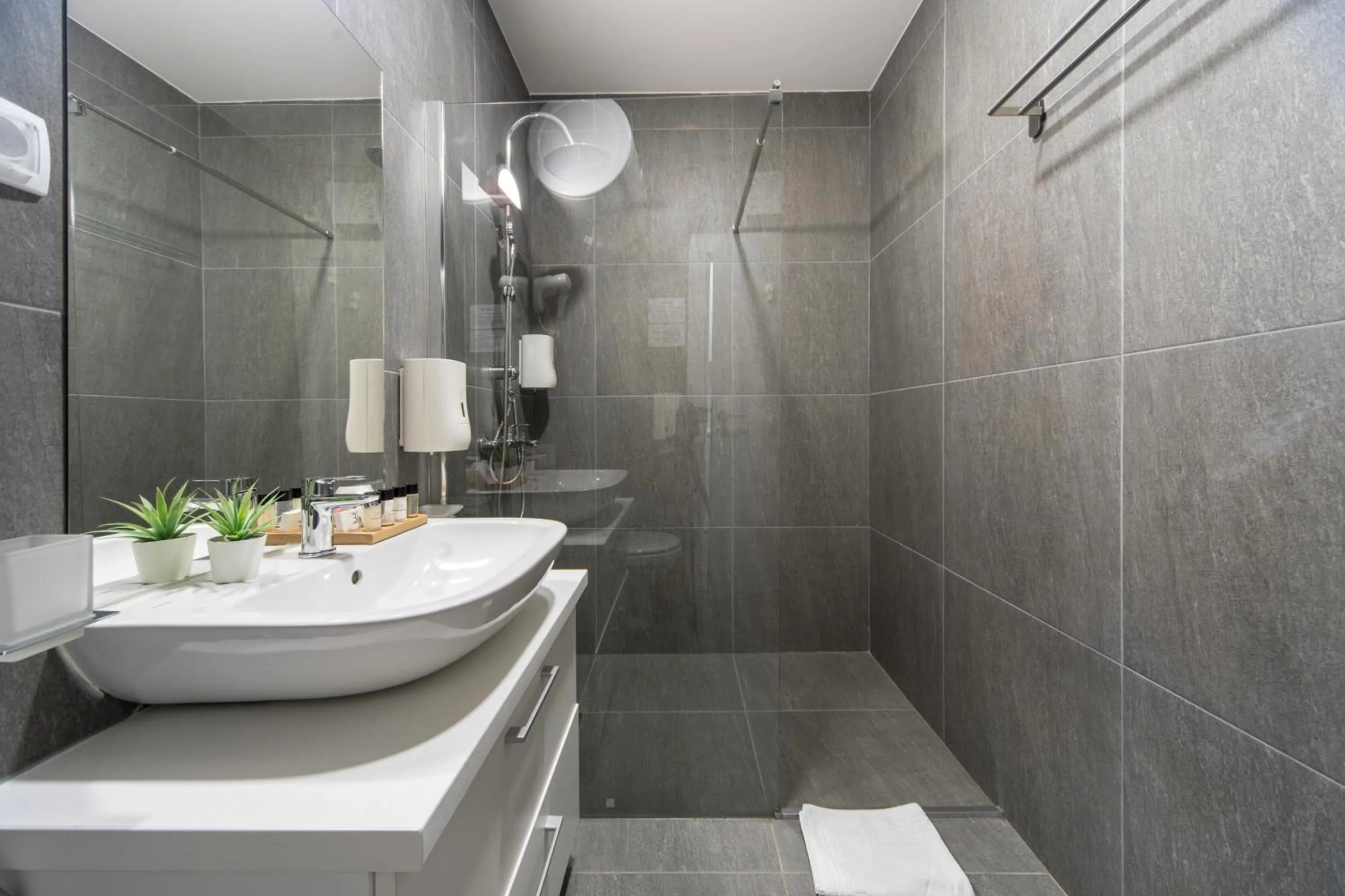 Shower in F Apartmani Kragujevac