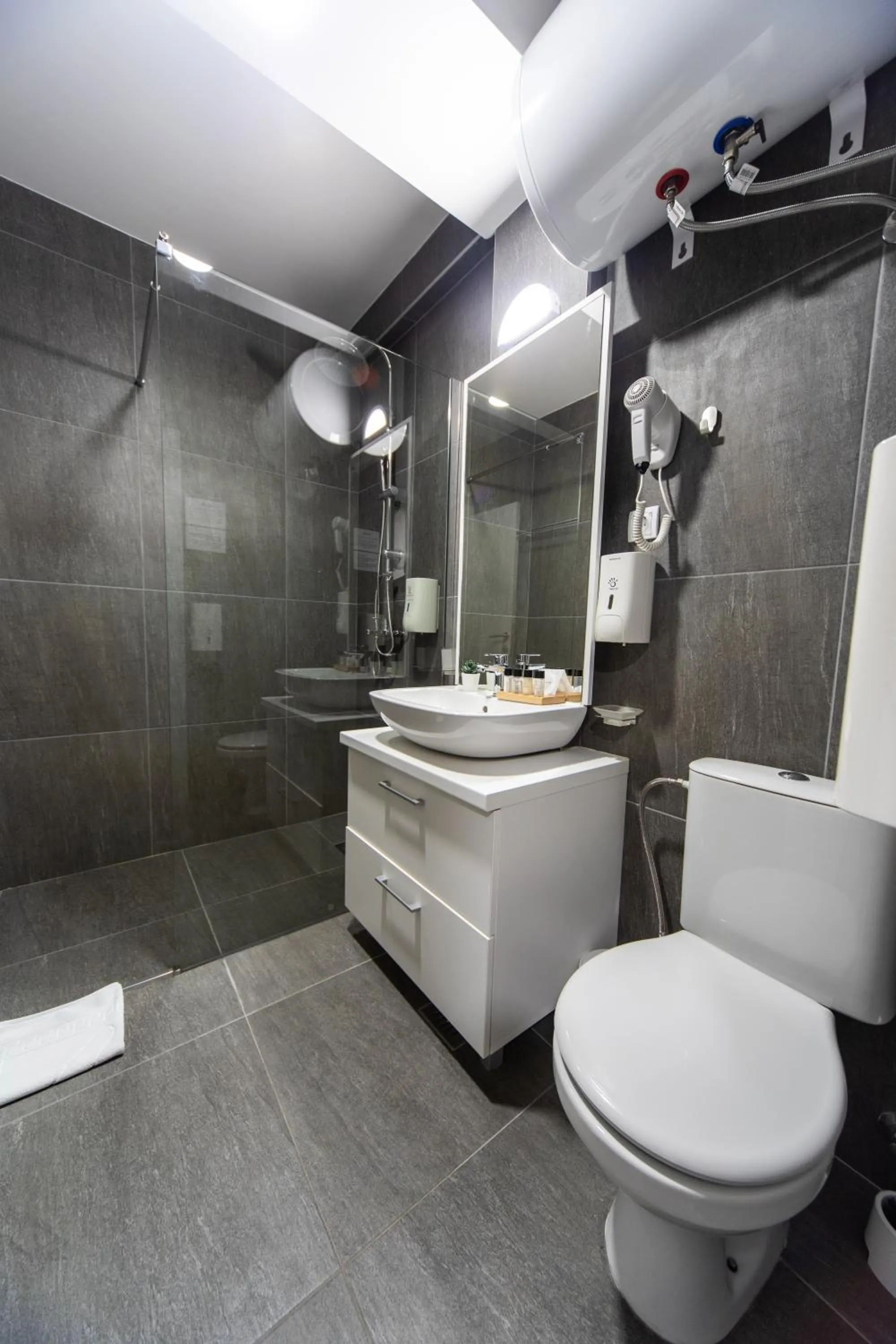 Shower in F Apartmani Kragujevac