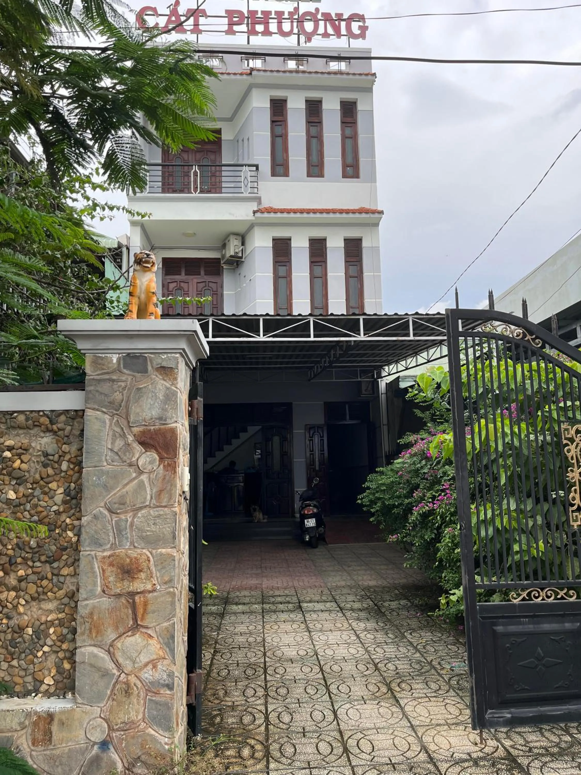 Property building in Cát Phượng Motel