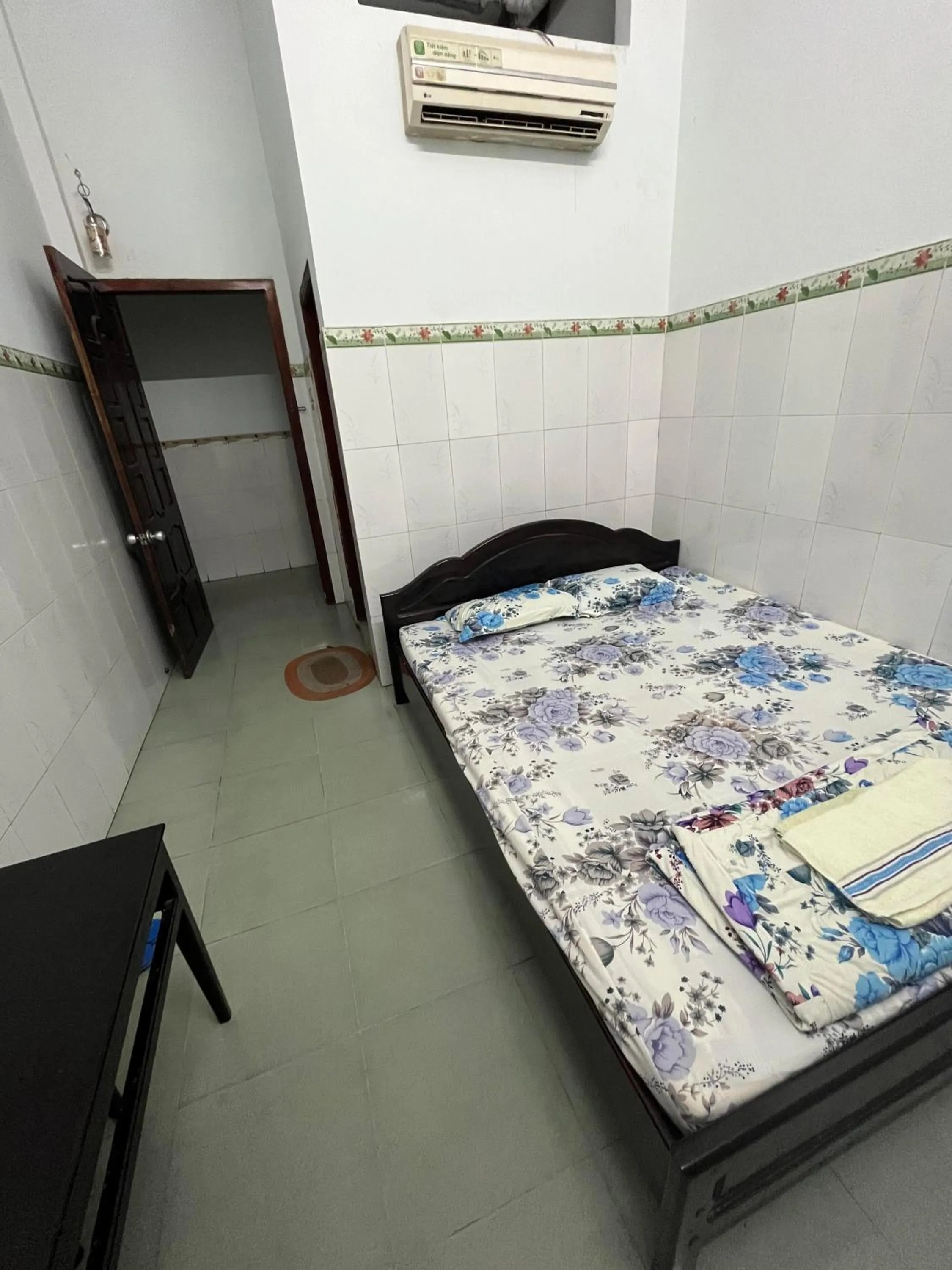 air conditioner, Bed in Cát Phượng Motel