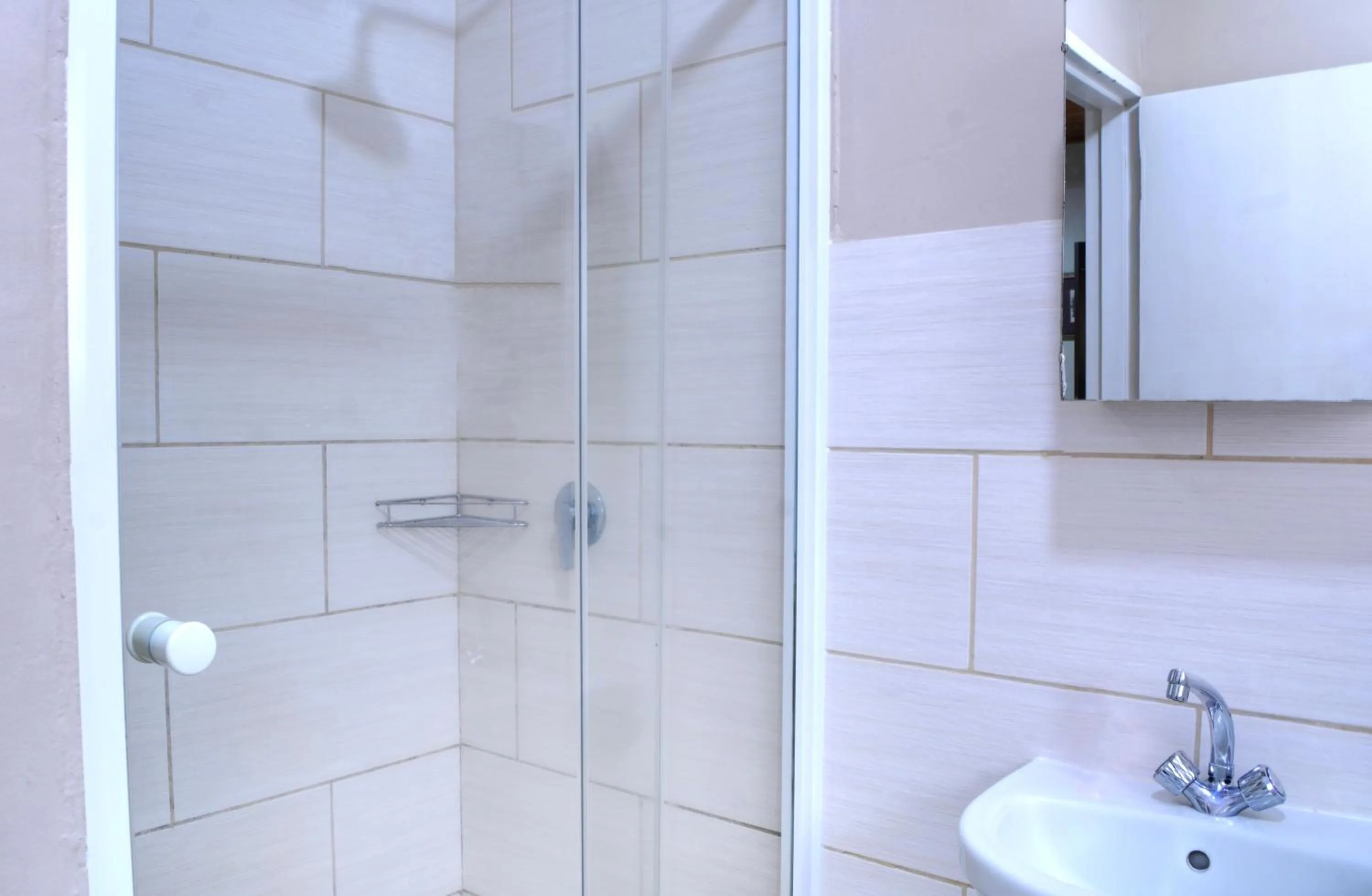 Shower in Oppi Plaas