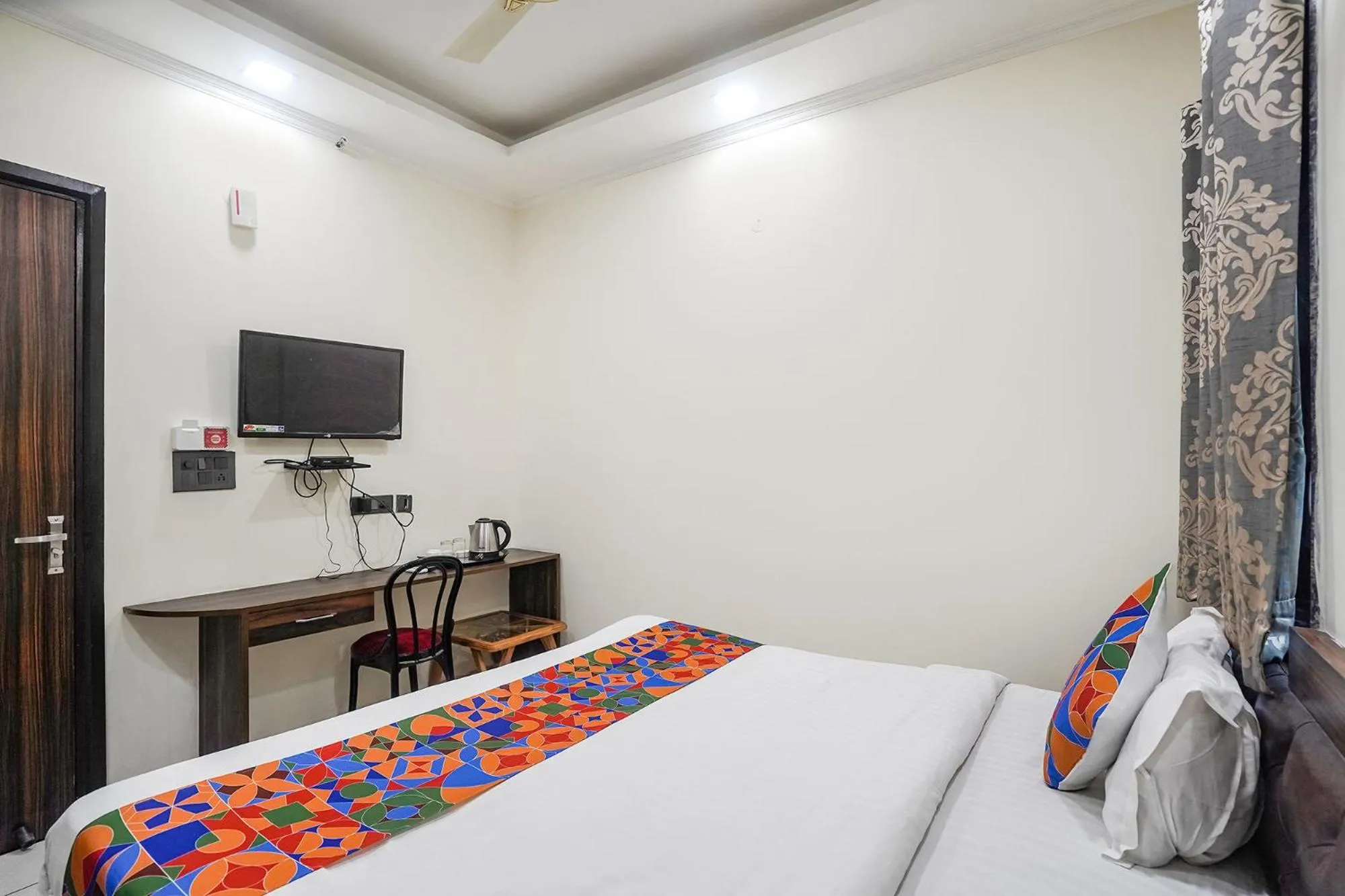 Bed in FabHotel 17 Suites - Kailash hospital