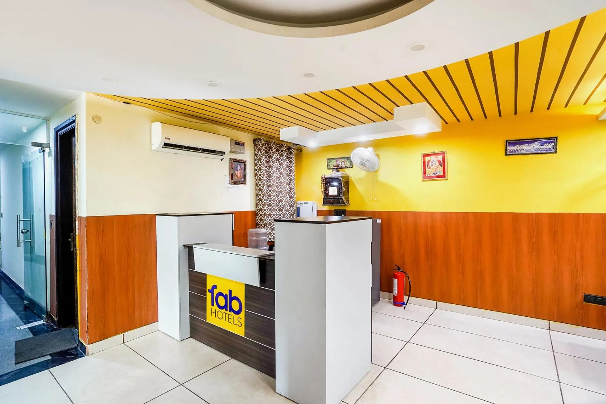 Lobby or reception in FabHotel 17 Suites - Kailash hospital