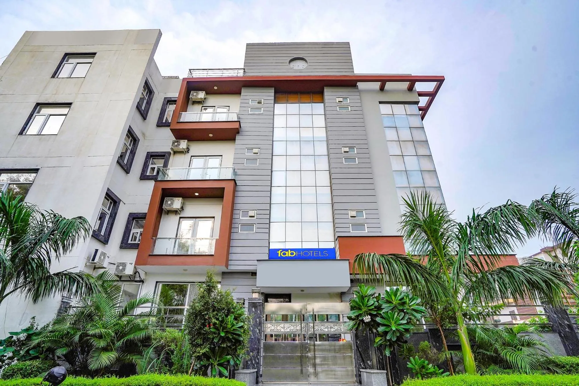 Property building in FabHotel 17 Suites - Kailash hospital
