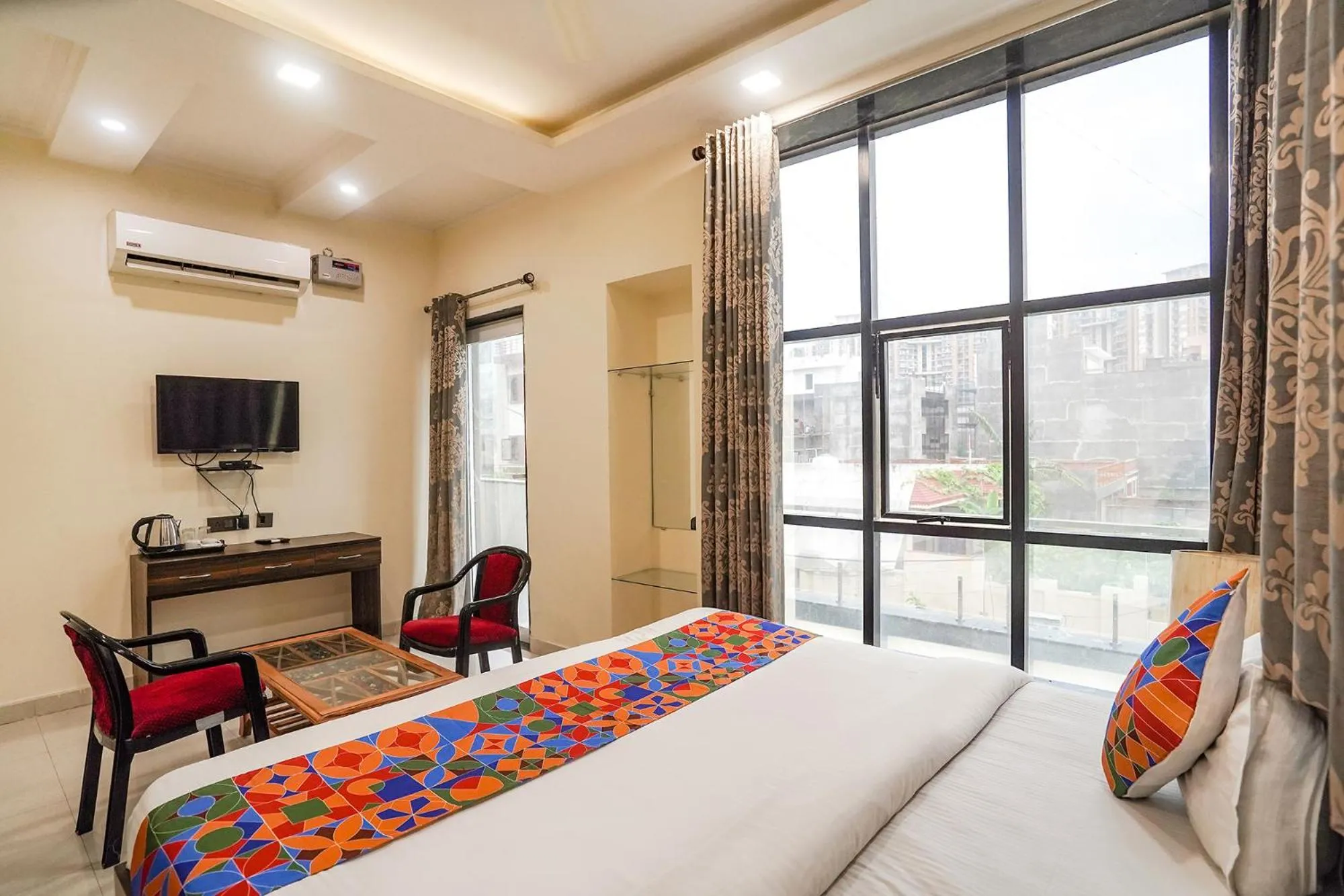 Bed in FabHotel 17 Suites - Kailash hospital