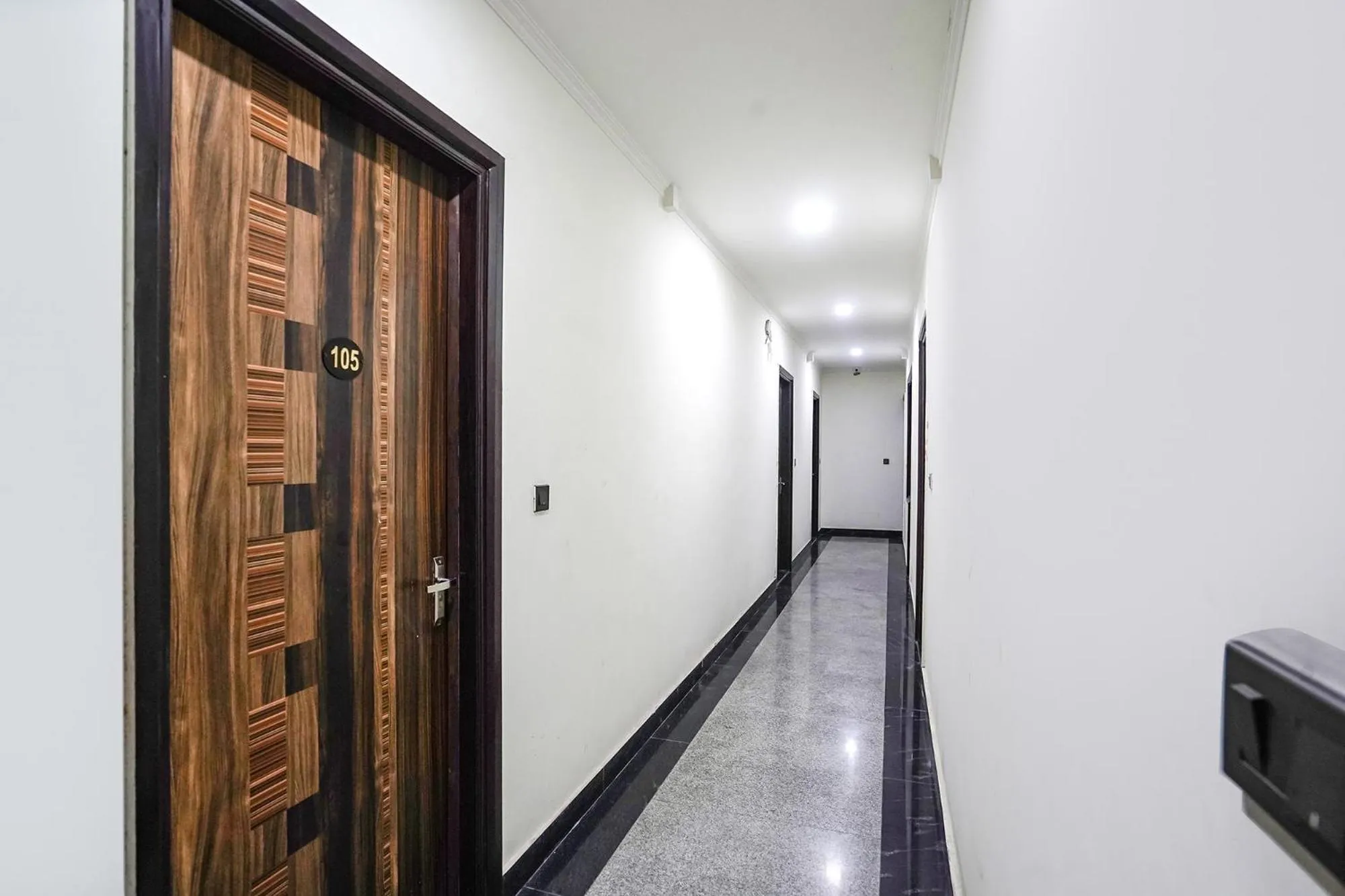 Lobby or reception in FabHotel 17 Suites - Kailash hospital