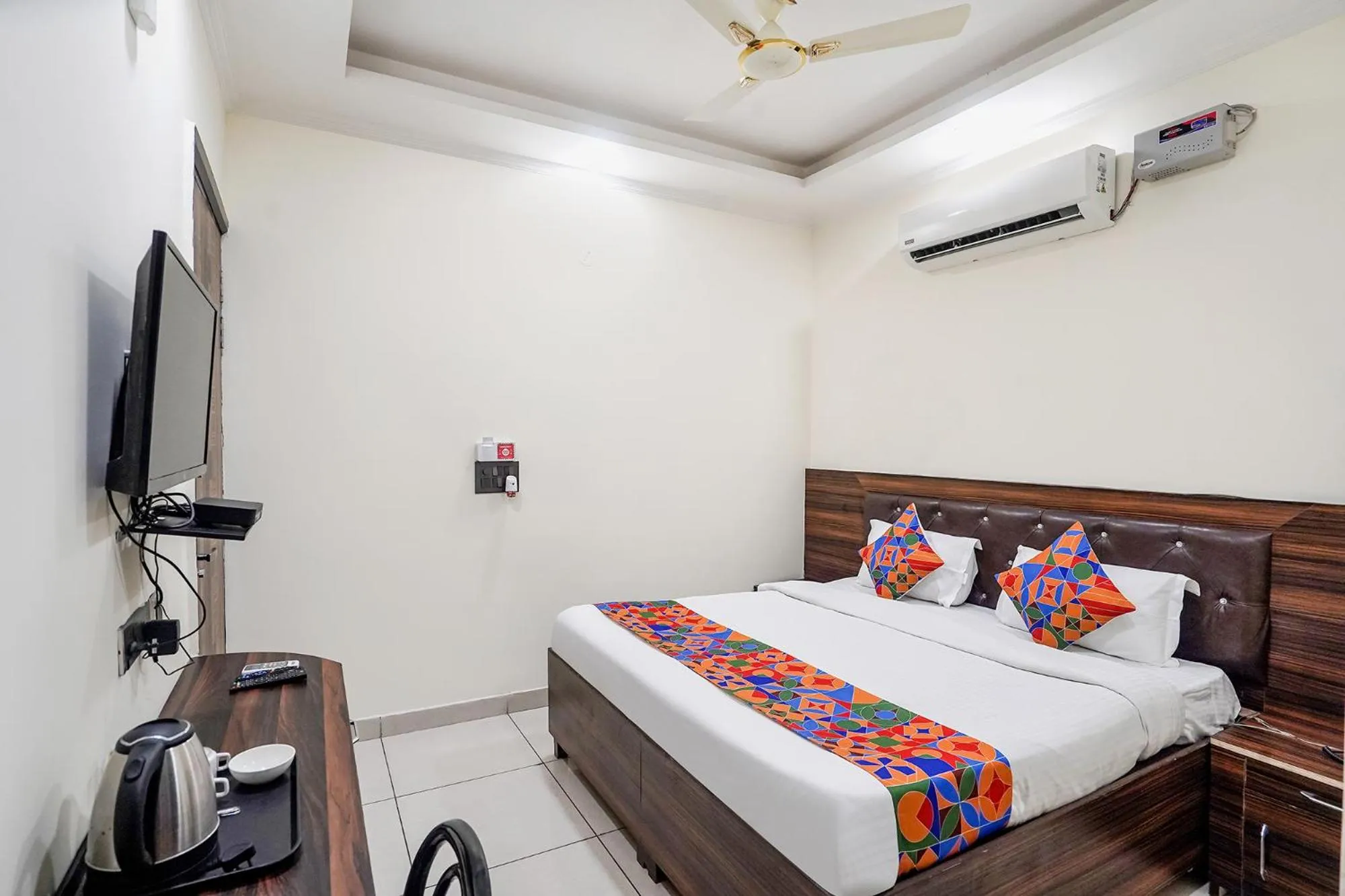 Bed in FabHotel 17 Suites - Kailash hospital