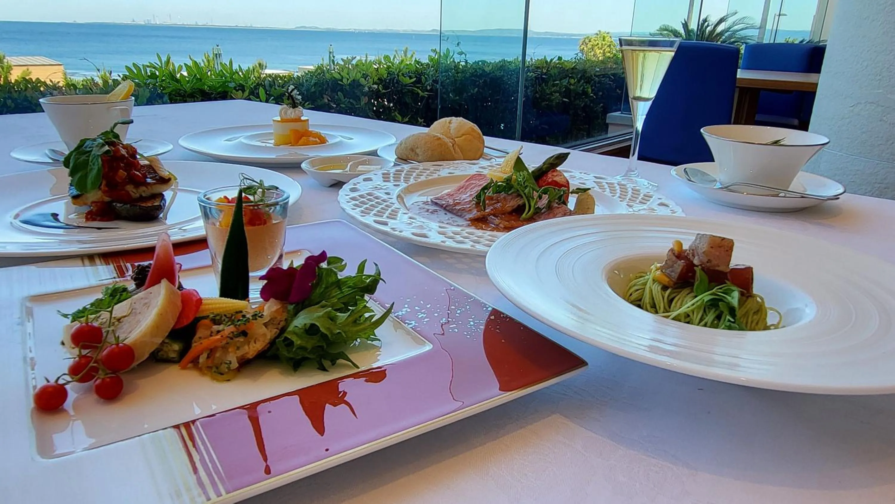 Restaurant/places to eat in La vista Yokosuka Kannonzaki Terrace