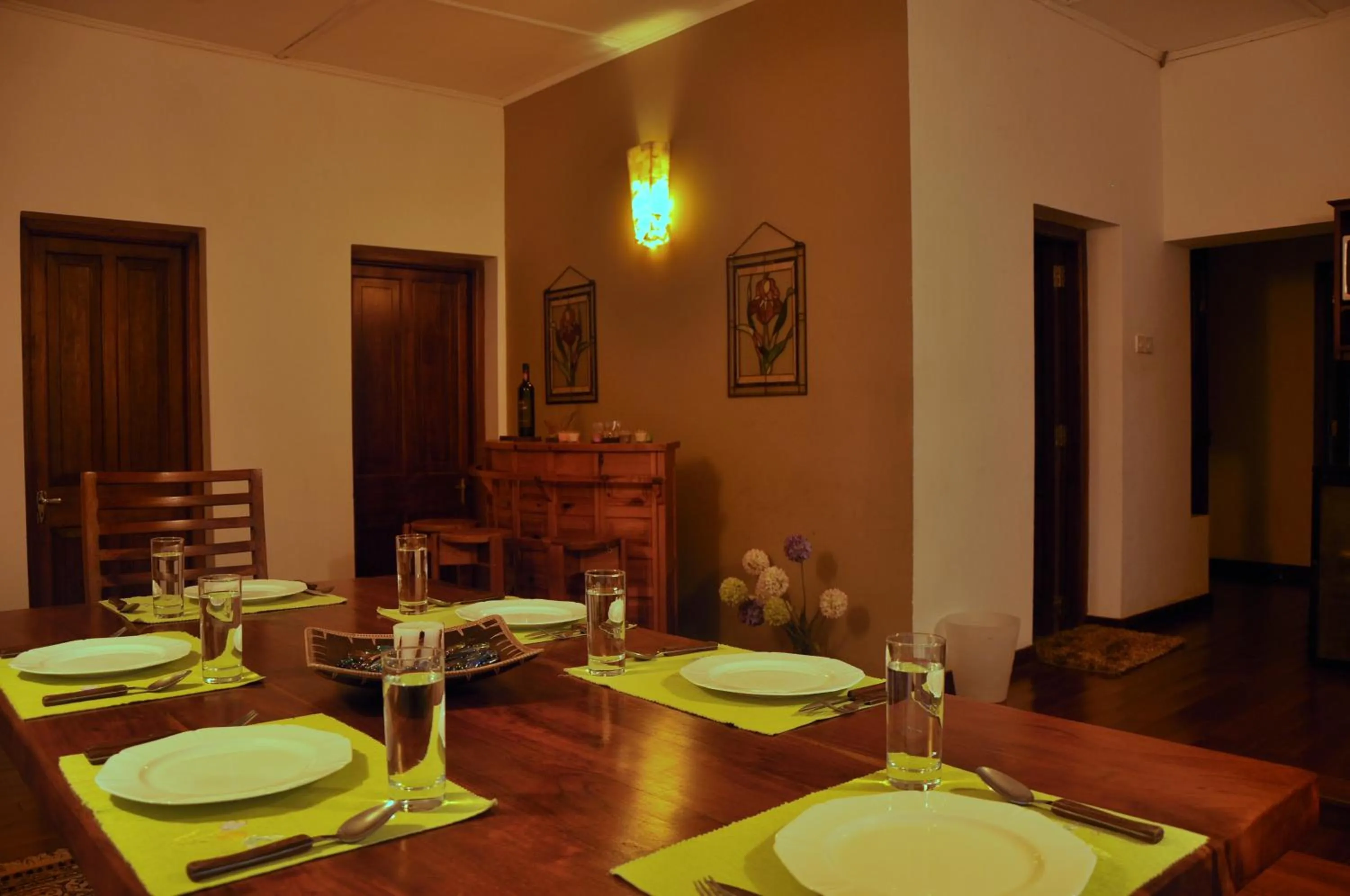 Restaurant/places to eat in Clouds Holiday Bungalow