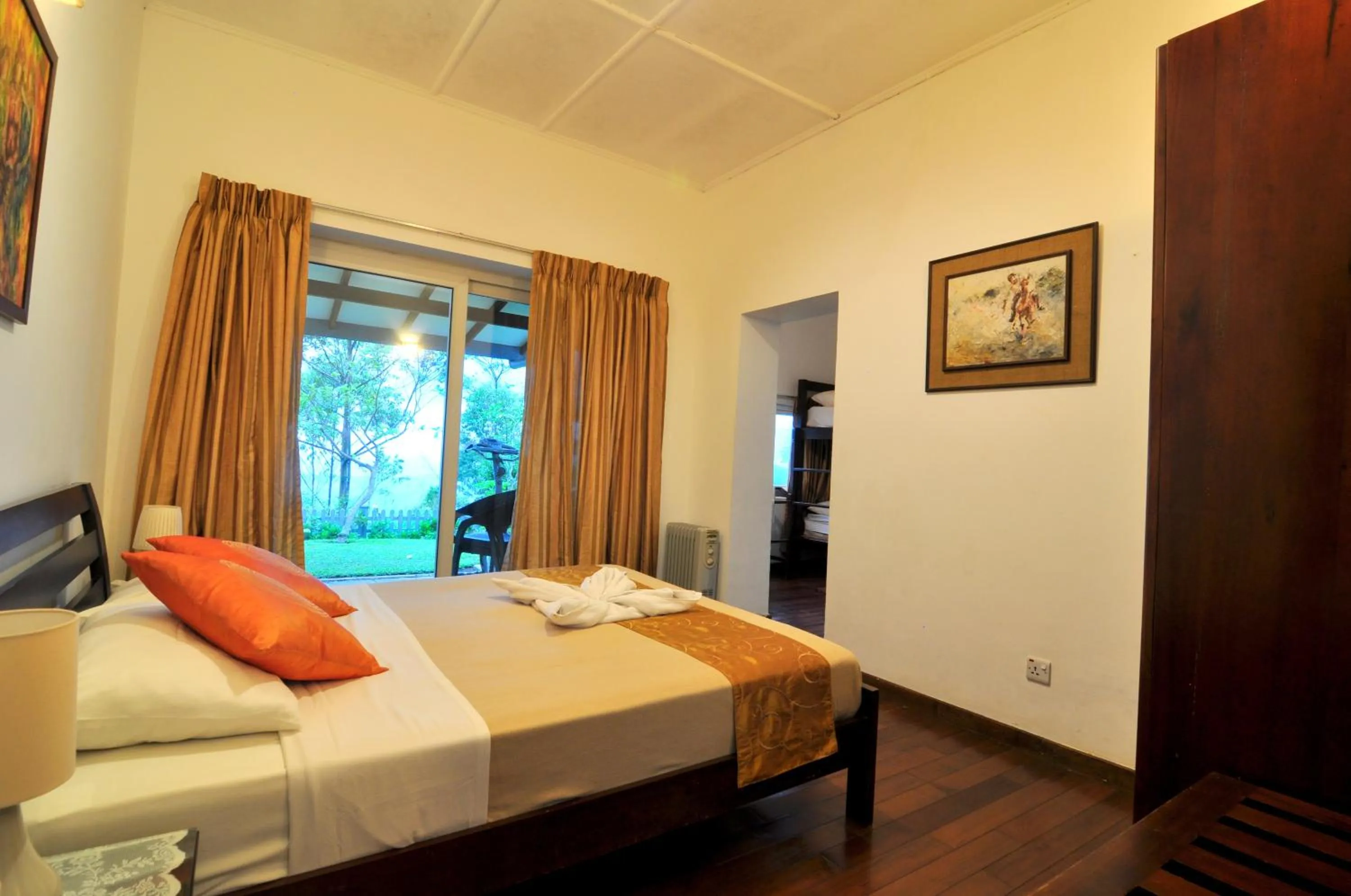 Photo of the whole room, Bed in Clouds Holiday Bungalow