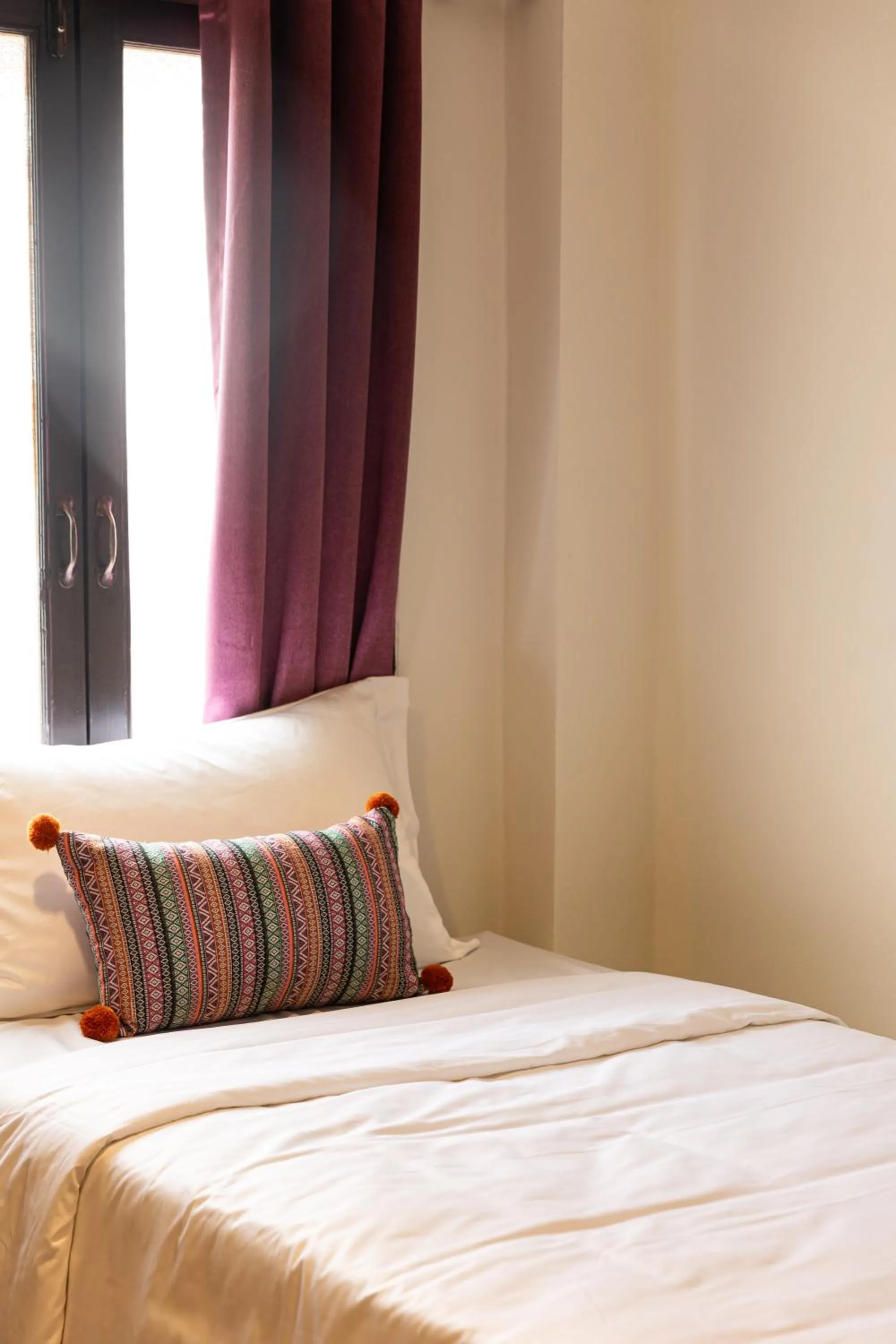 Bed in Na Thapae Chiangmai Hotel