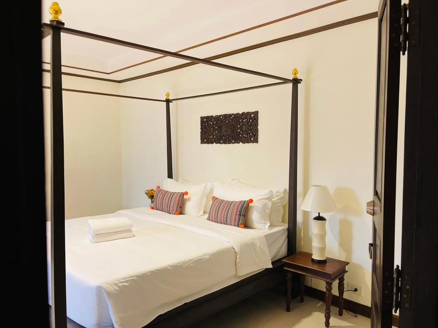 Bed in Na Thapae Chiangmai Hotel