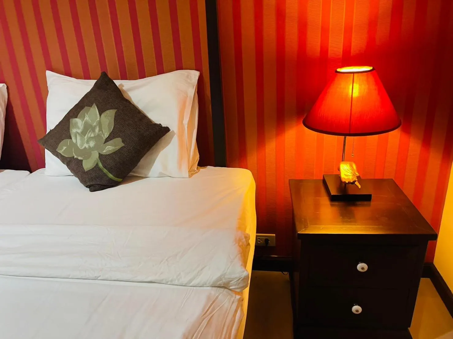 Bed in Na Thapae Chiangmai Hotel