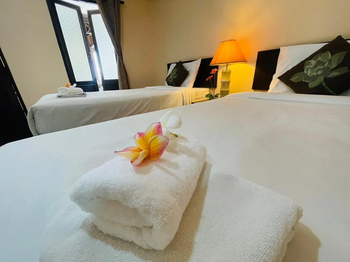 Photo of the whole room, Bed in Na Thapae Chiangmai Hotel