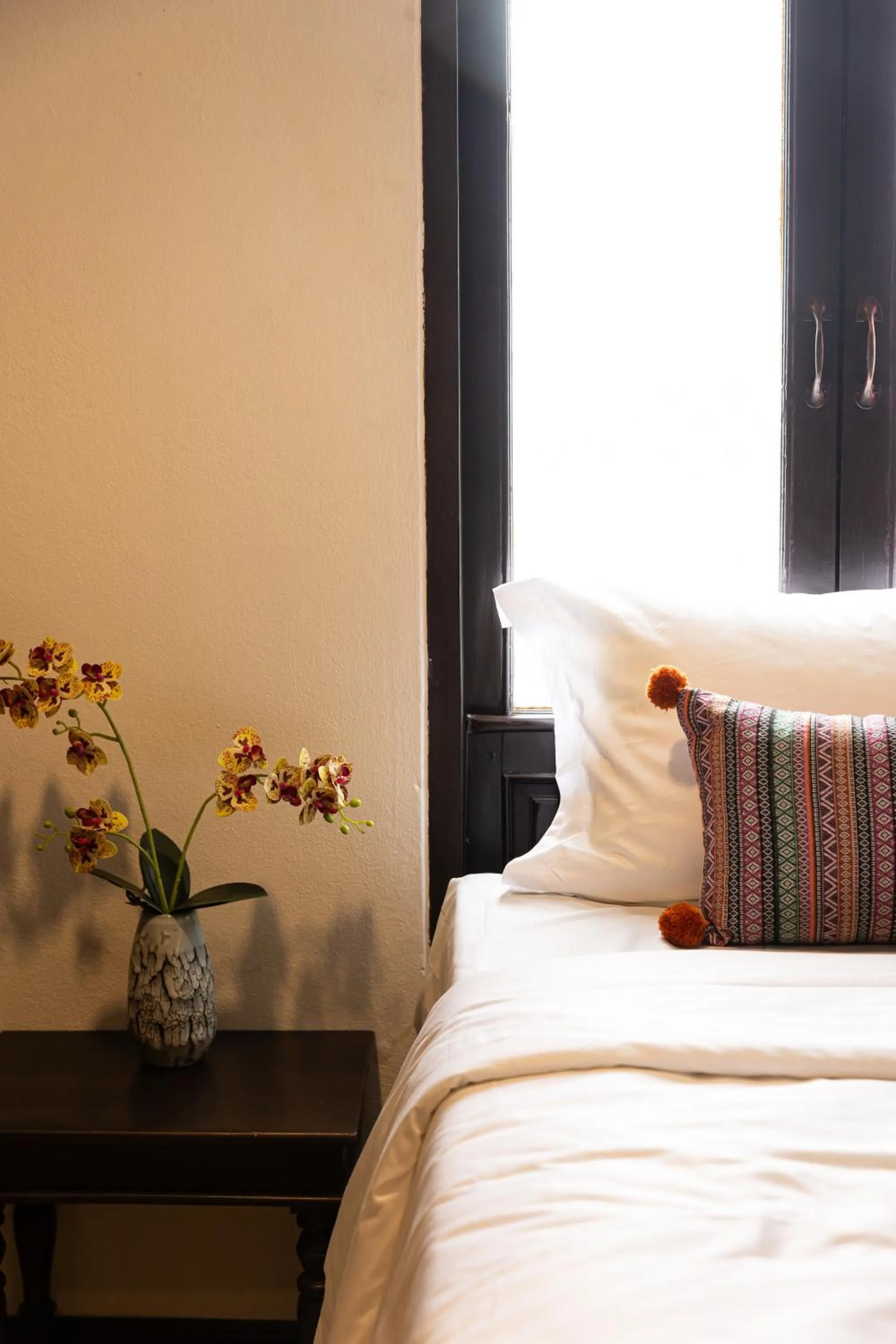 Photo of the whole room, Bed in Na Thapae Chiangmai Hotel