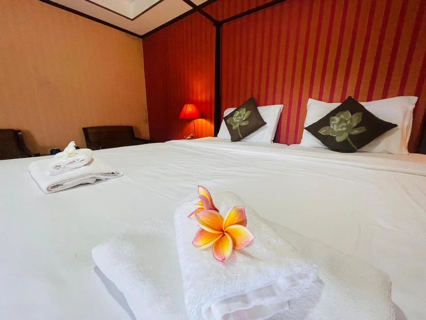 Bed in Na Thapae Chiangmai Hotel