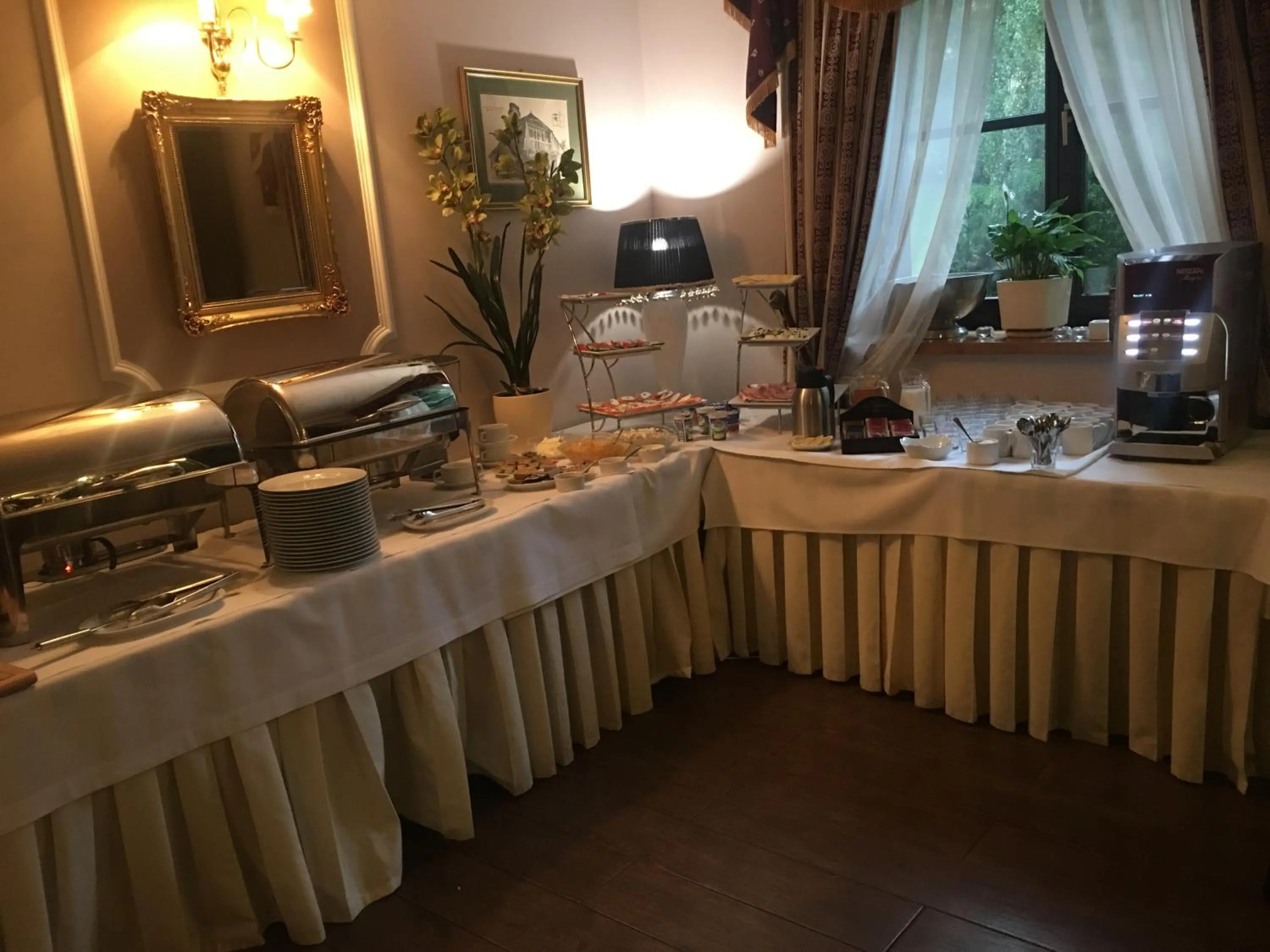 Breakfast in Noce i Dnie Hotel