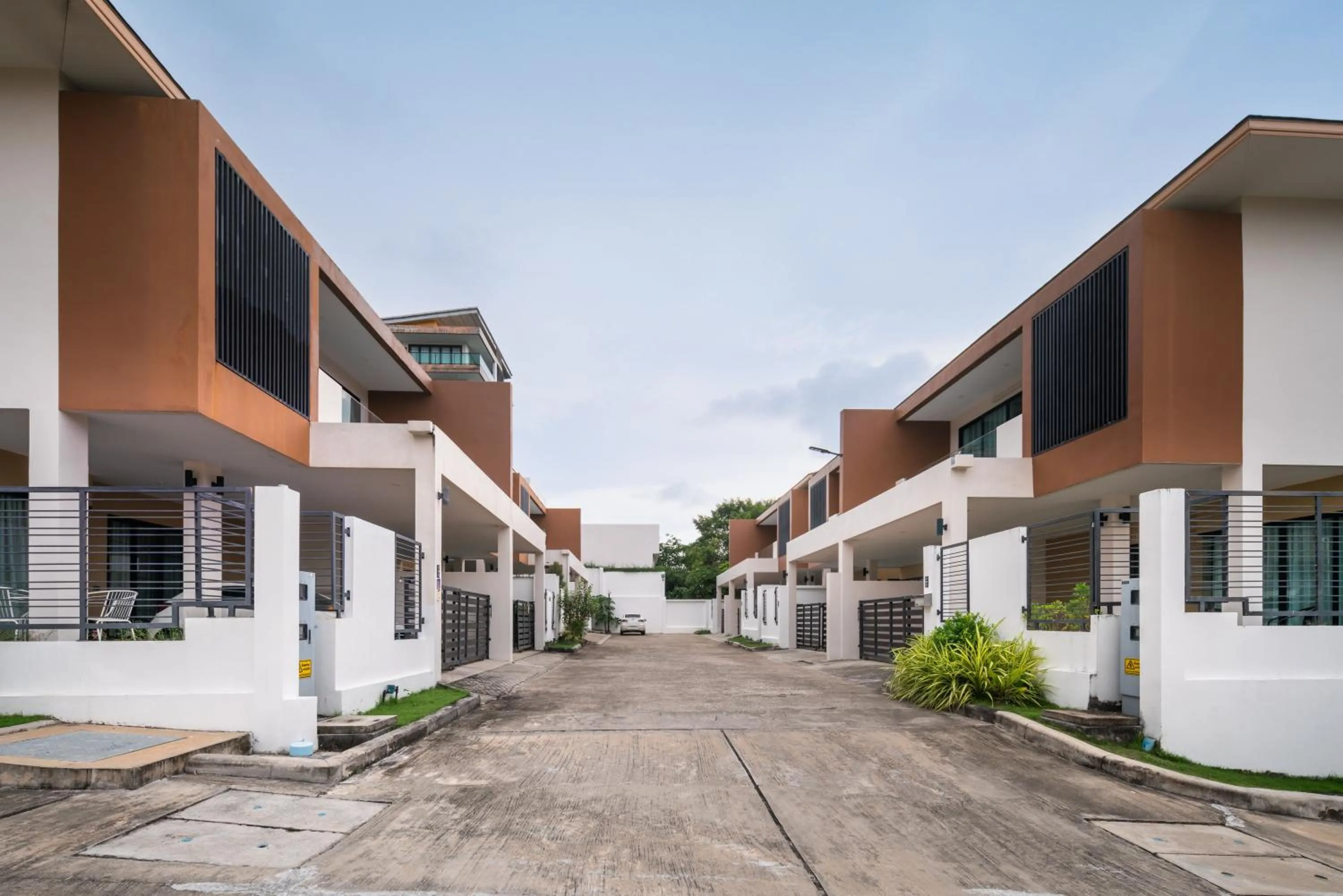 Property building in Chao Wilai Residence I Naiyang Beach I HKT Airport