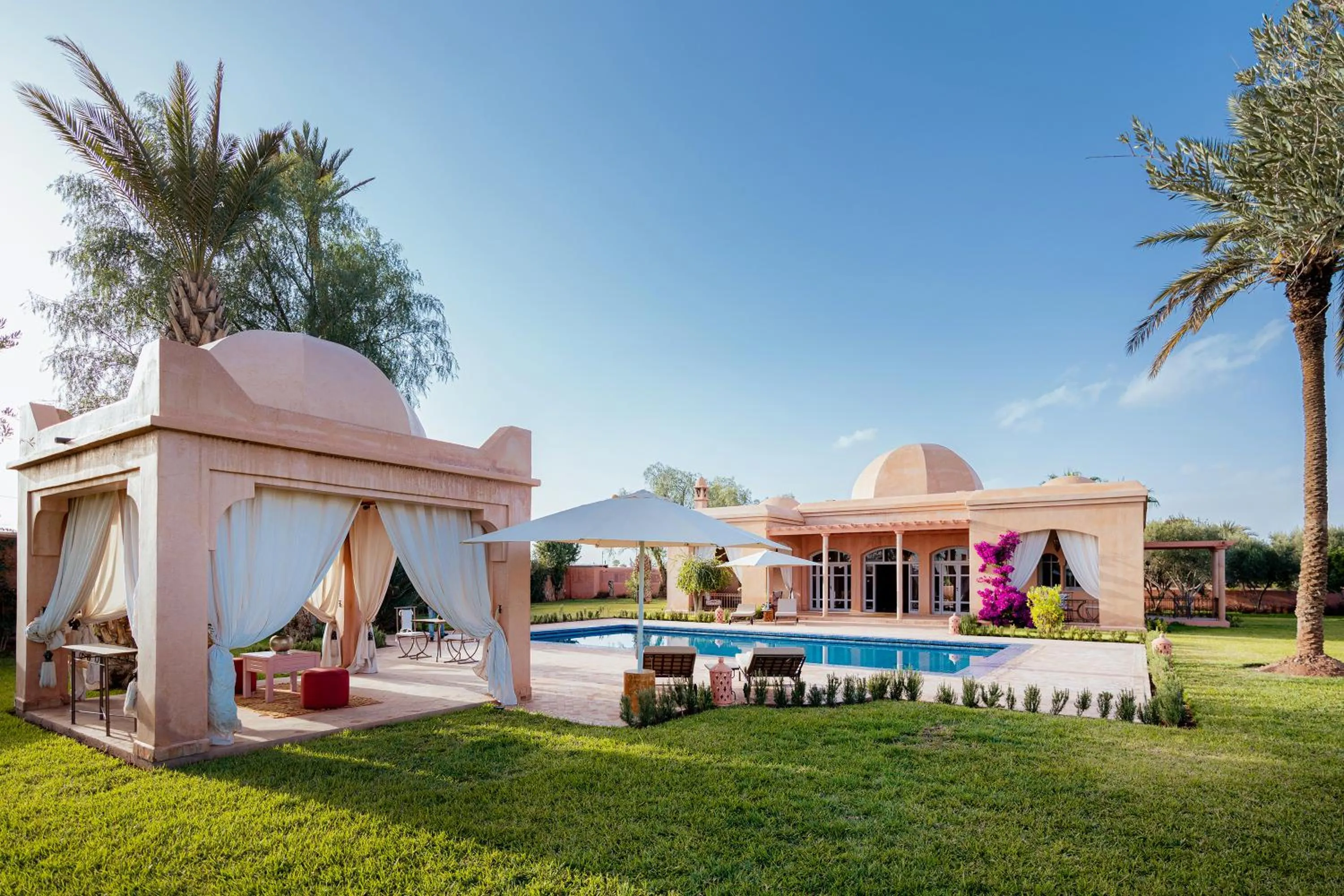 Property building in Palais Alcazar