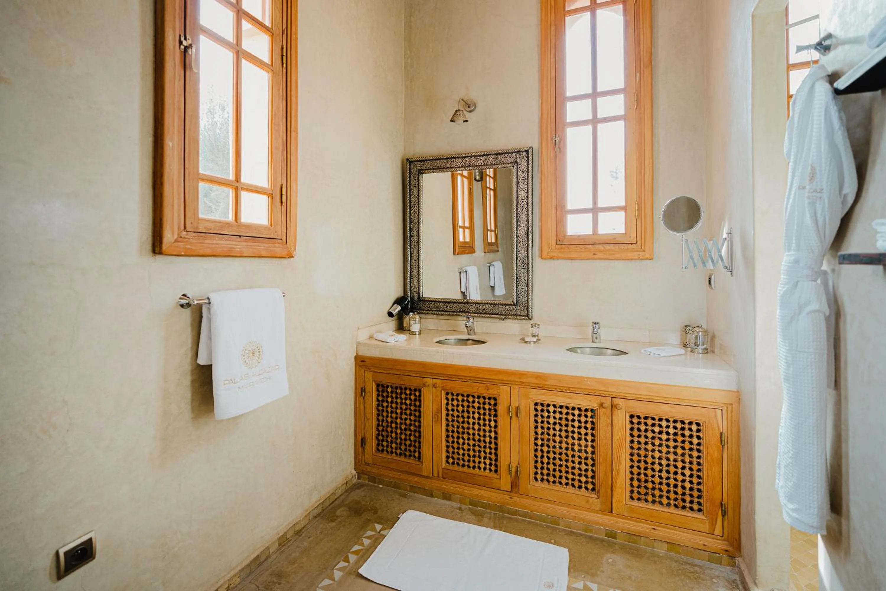 Shower in Palais Alcazar