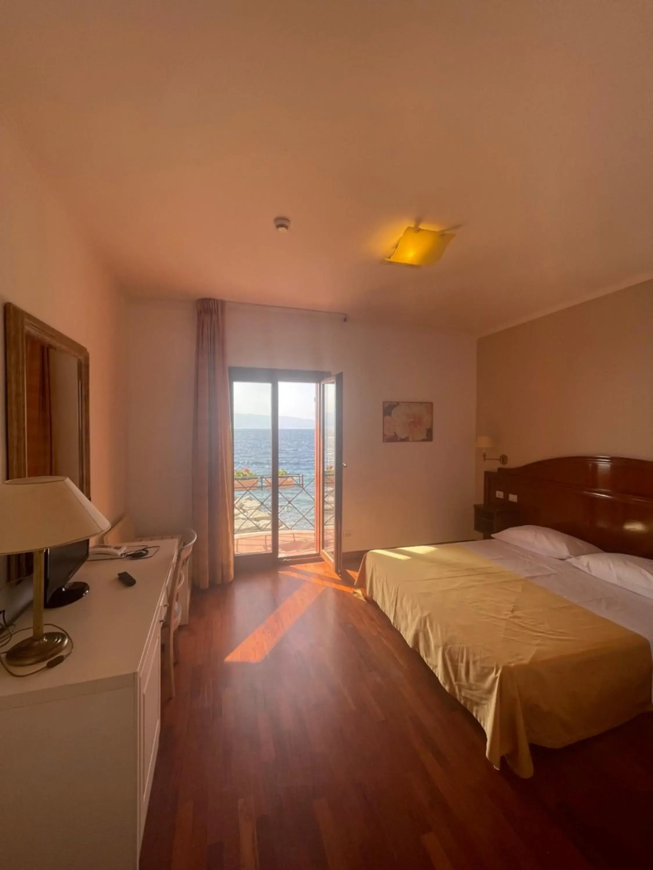 Double Room with Sea View in Hotel La Lampara Double Room with Sea View in Hotel La Lampara