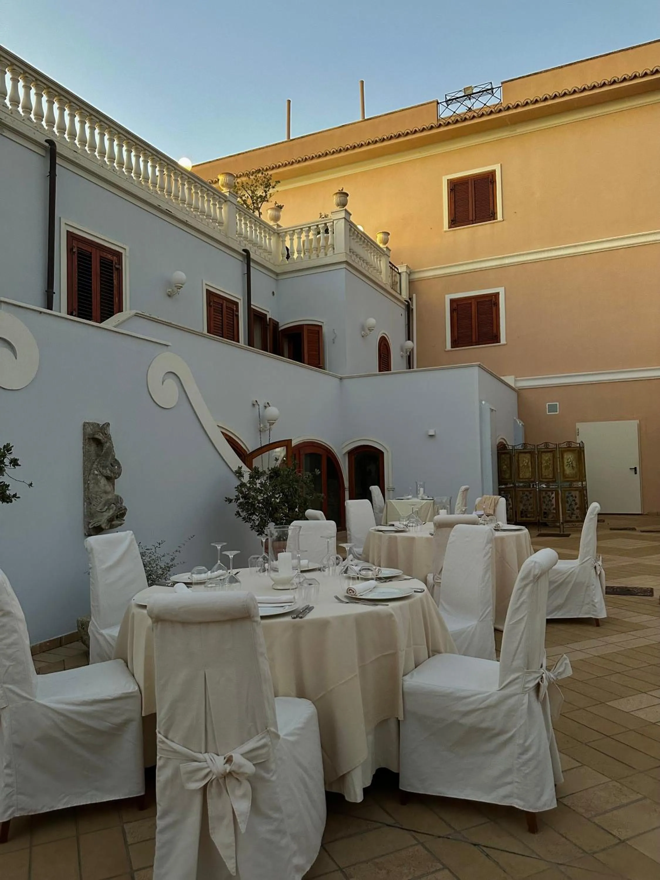 Restaurant/places to eat in Hotel La Lampara