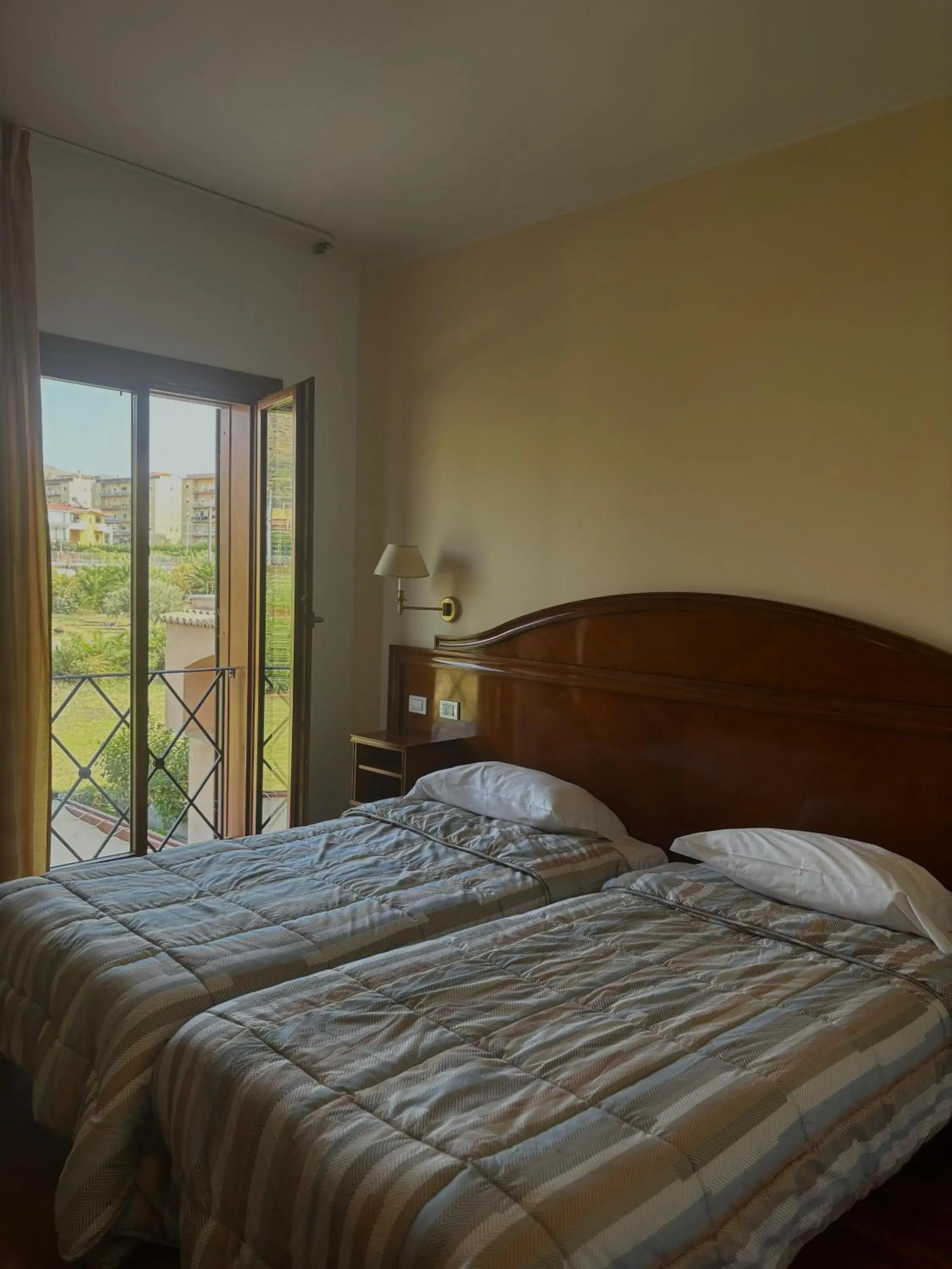 Twin Room in Hotel La Lampara Twin Room in Hotel La Lampara