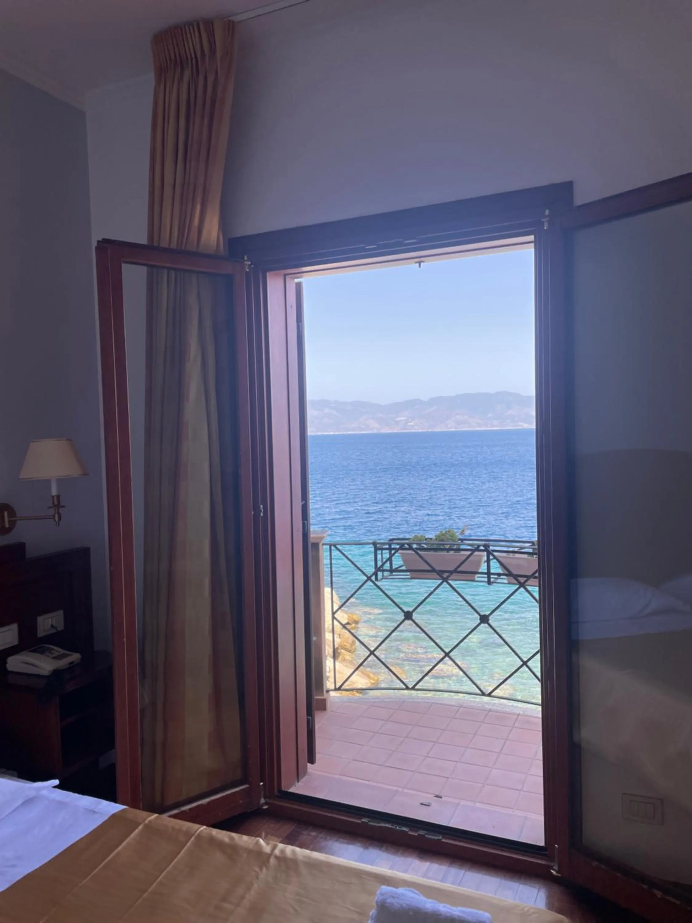 View (from property/room), Bed in Hotel La Lampara