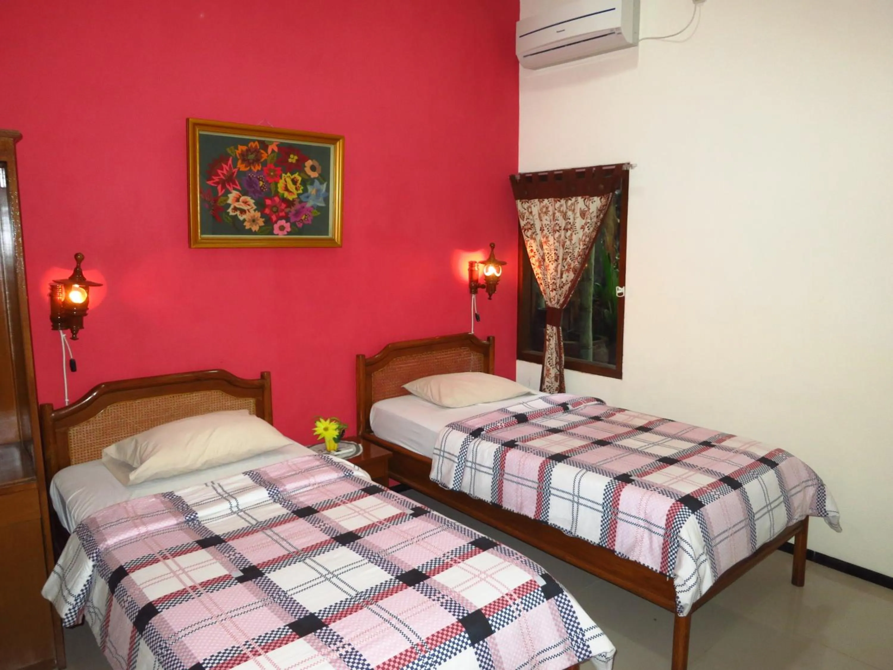 Photo of the whole room, Bed in Enny's Guest House