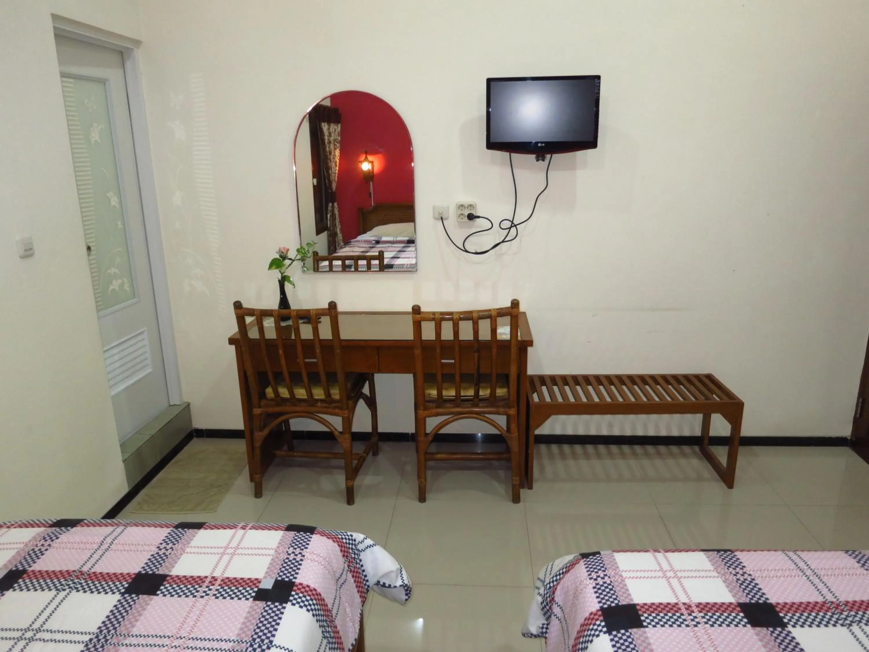 Photo of the whole room, Bed in Enny's Guest House