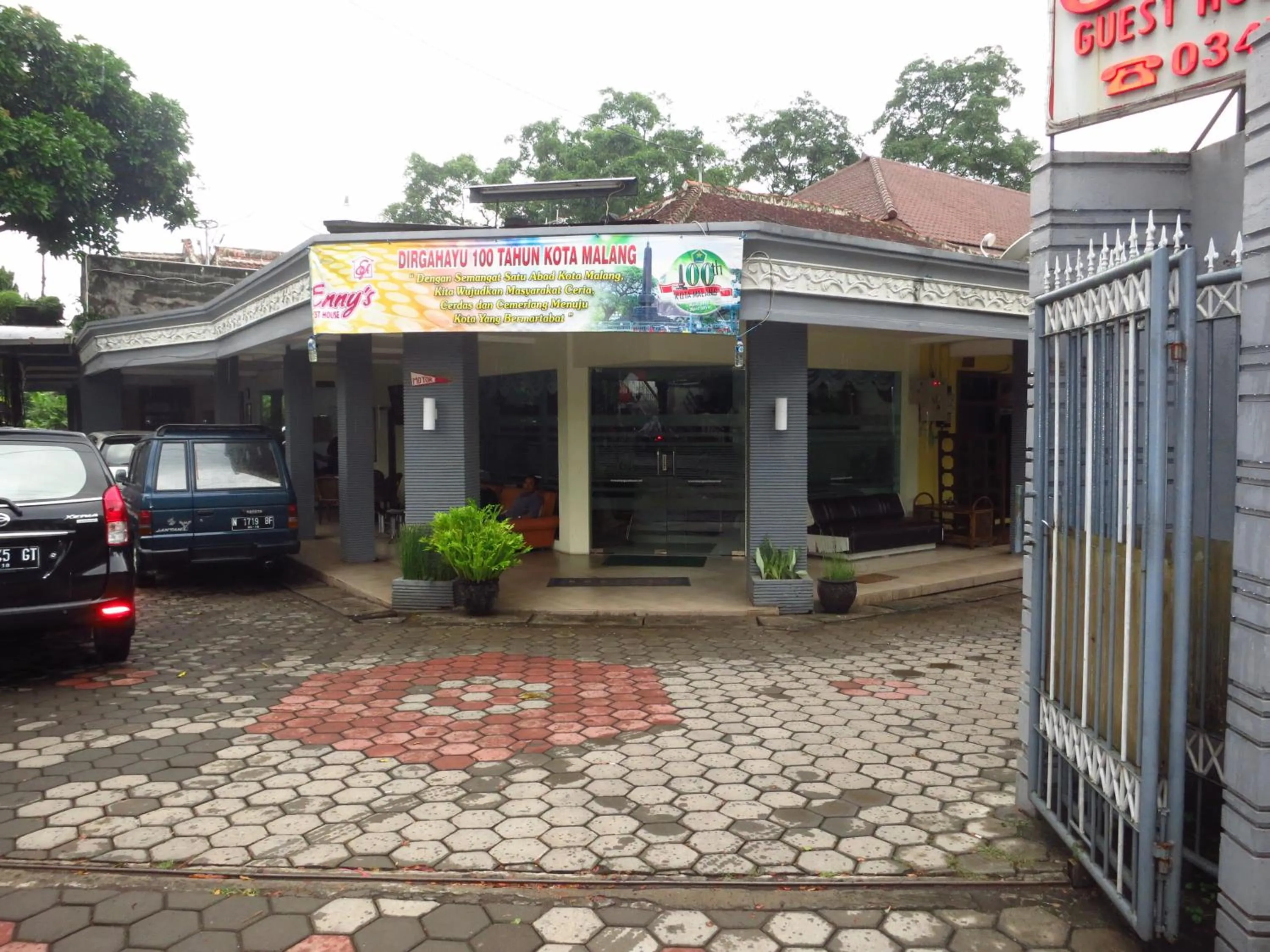 Facade/entrance in Enny's Guest House