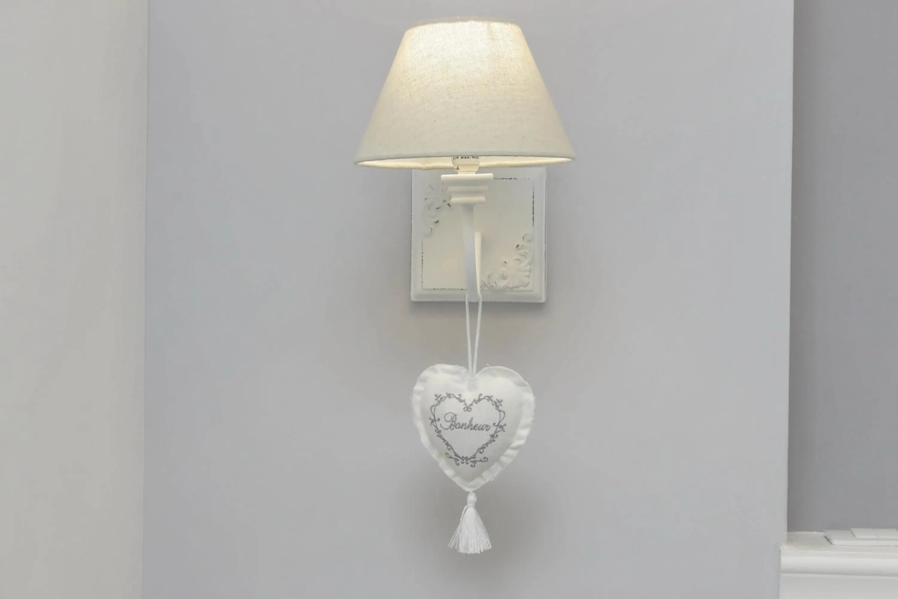 Decorative detail in Roman Holiday Suites