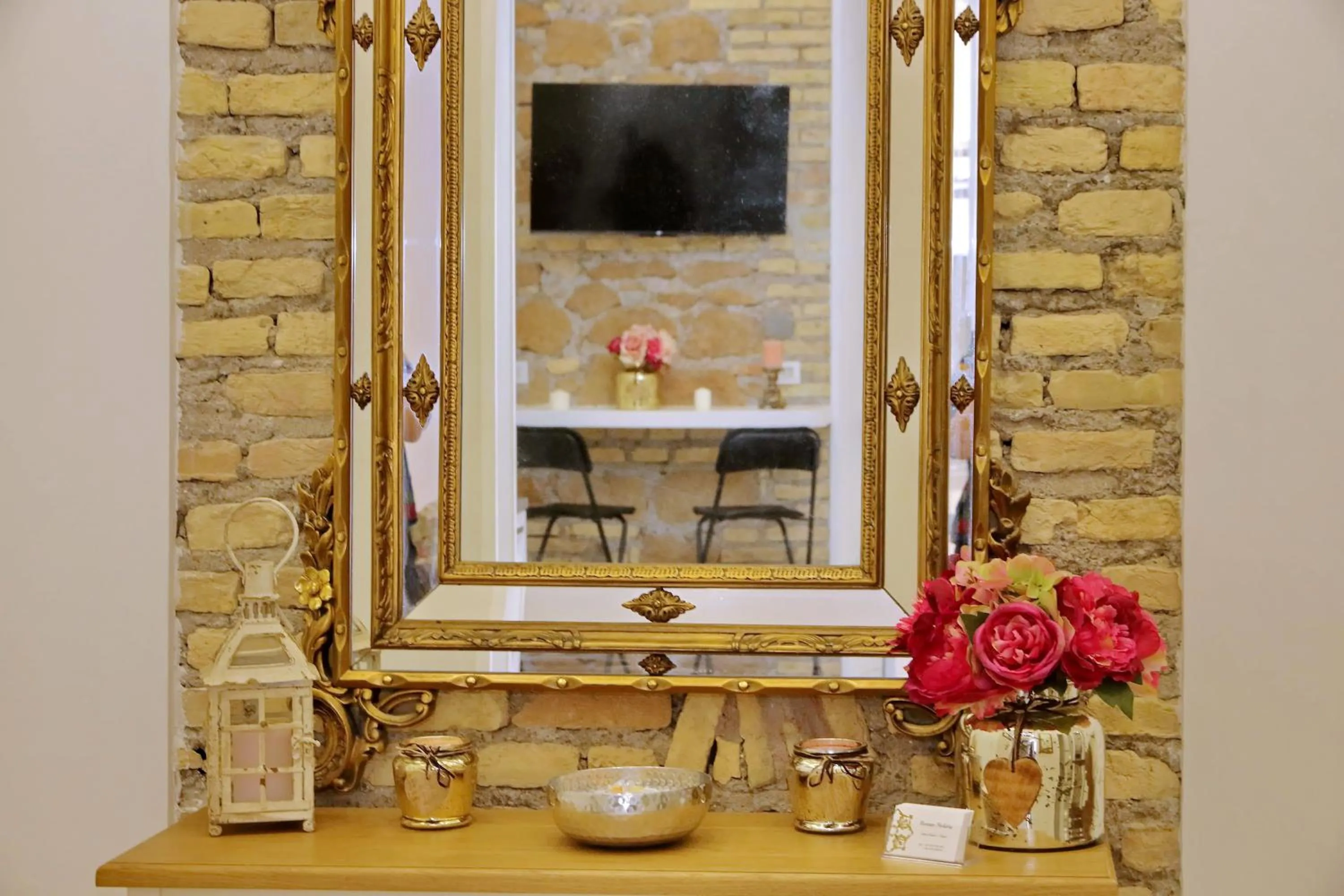 Decorative detail in Roman Holiday Suites