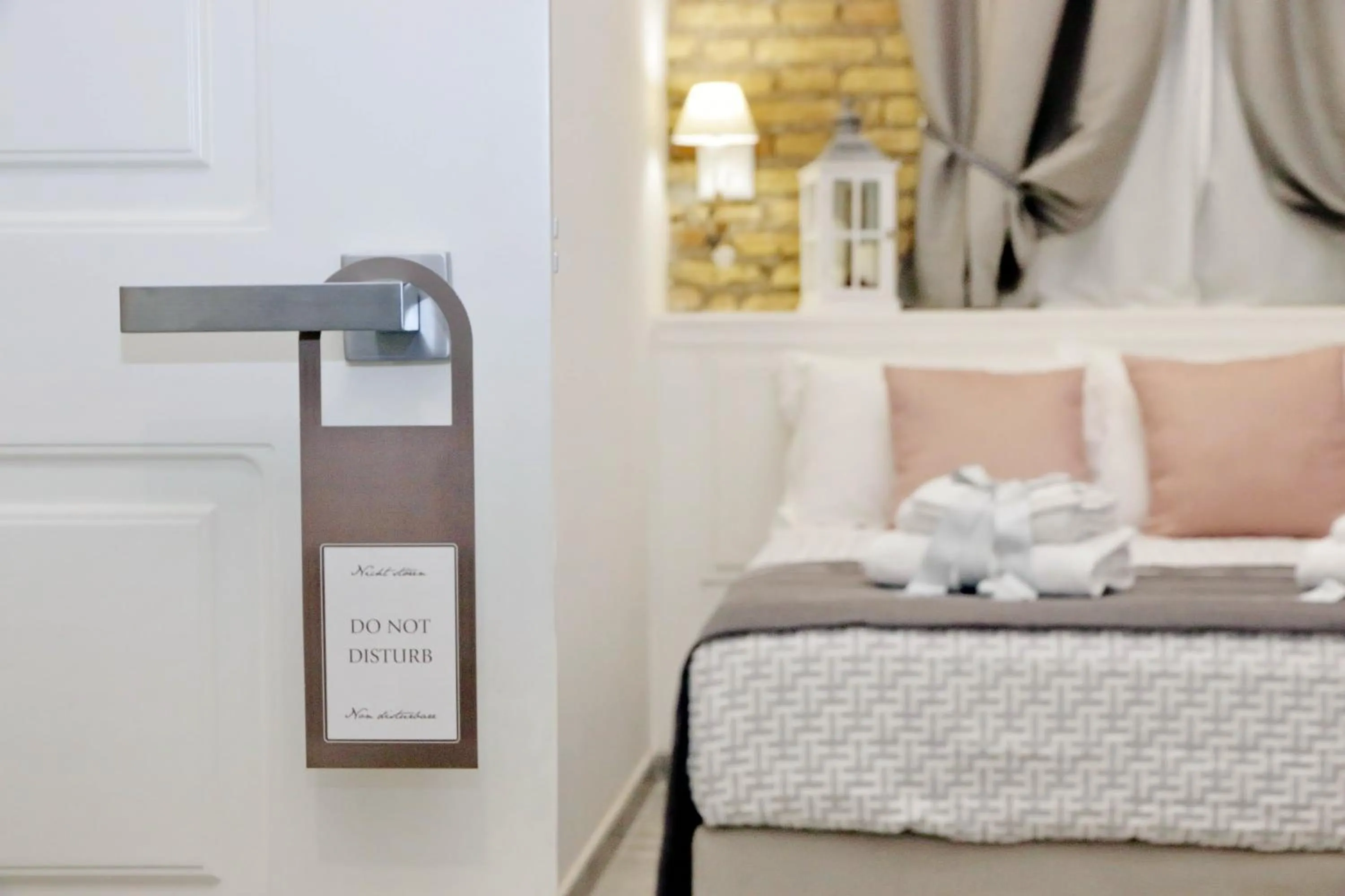 Patio, Bed in Roman Holiday Suites