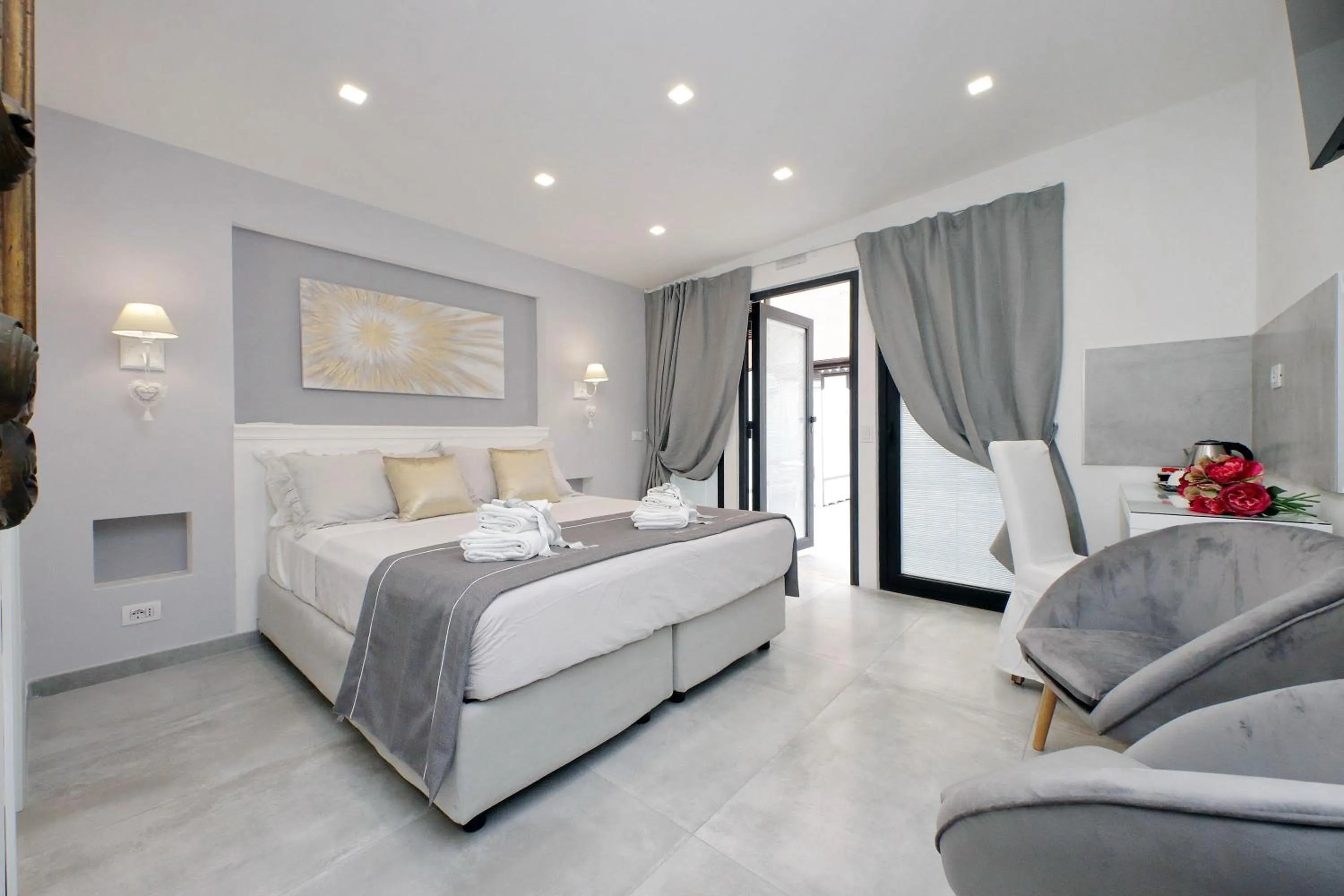 Bedroom, Bed in Roman Holiday Suites