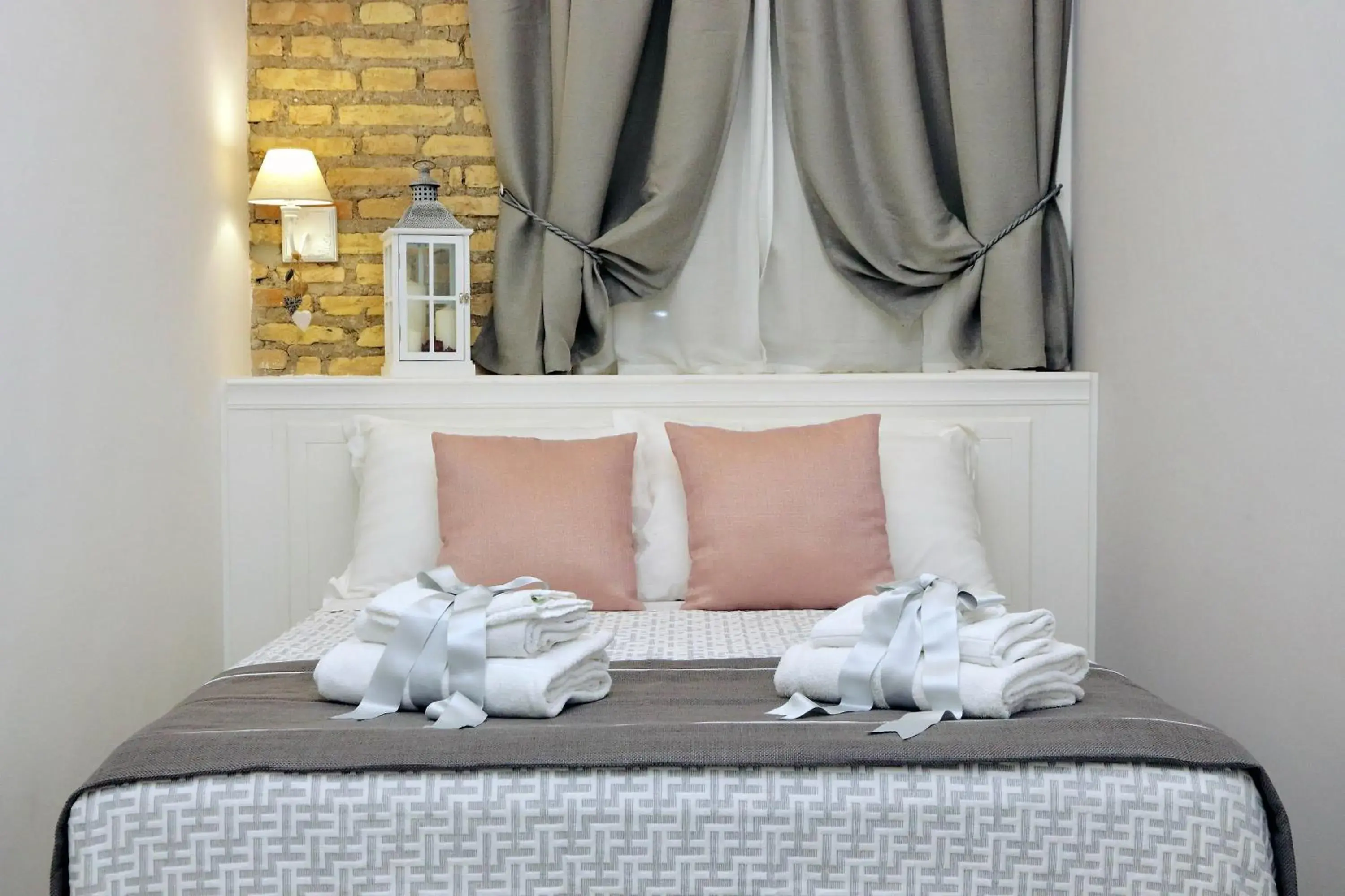 Standard Double Room in Roman Holiday Suites Standard Double Room in Roman Holiday Suites