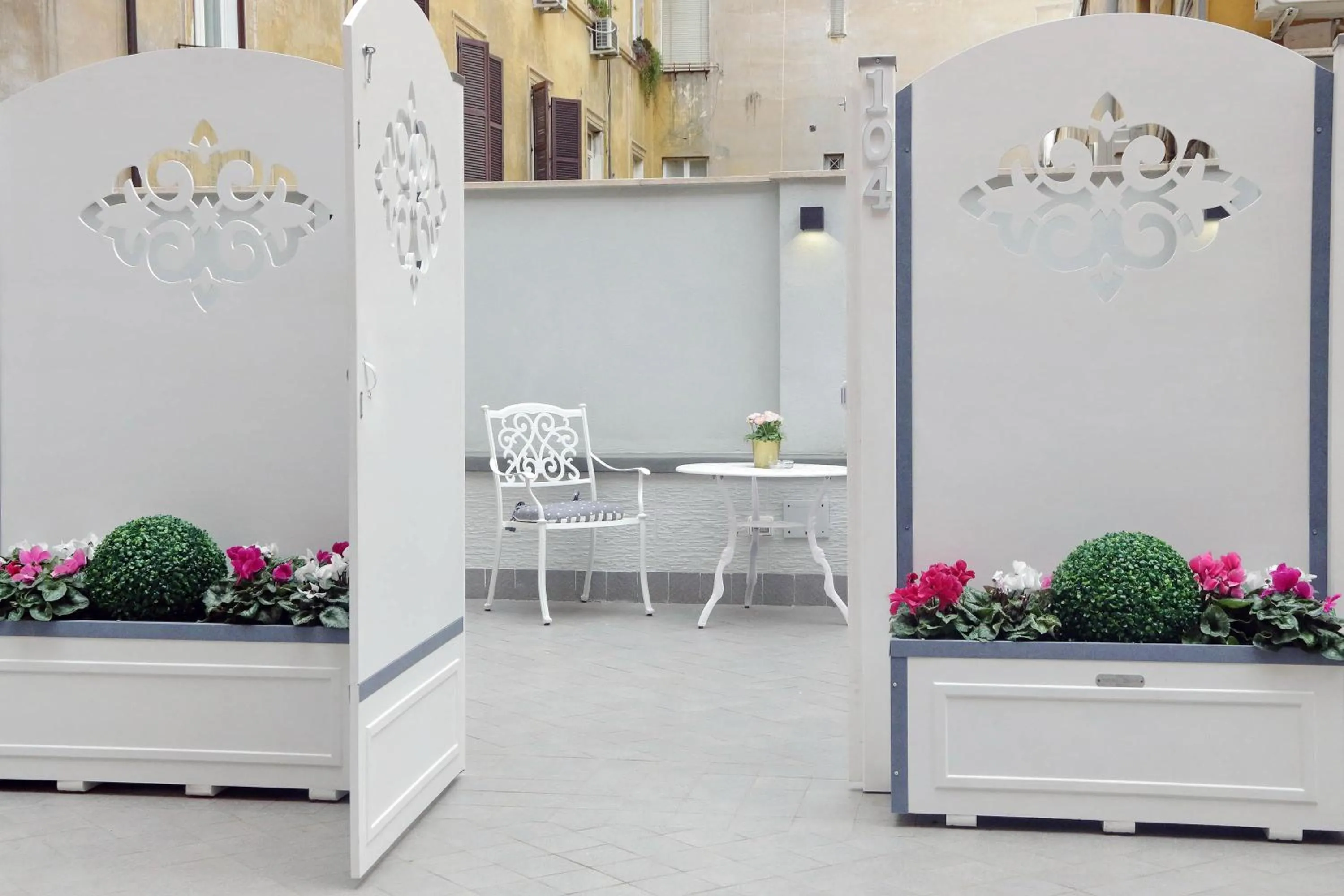 Bird's eye view in Roman Holiday Suites