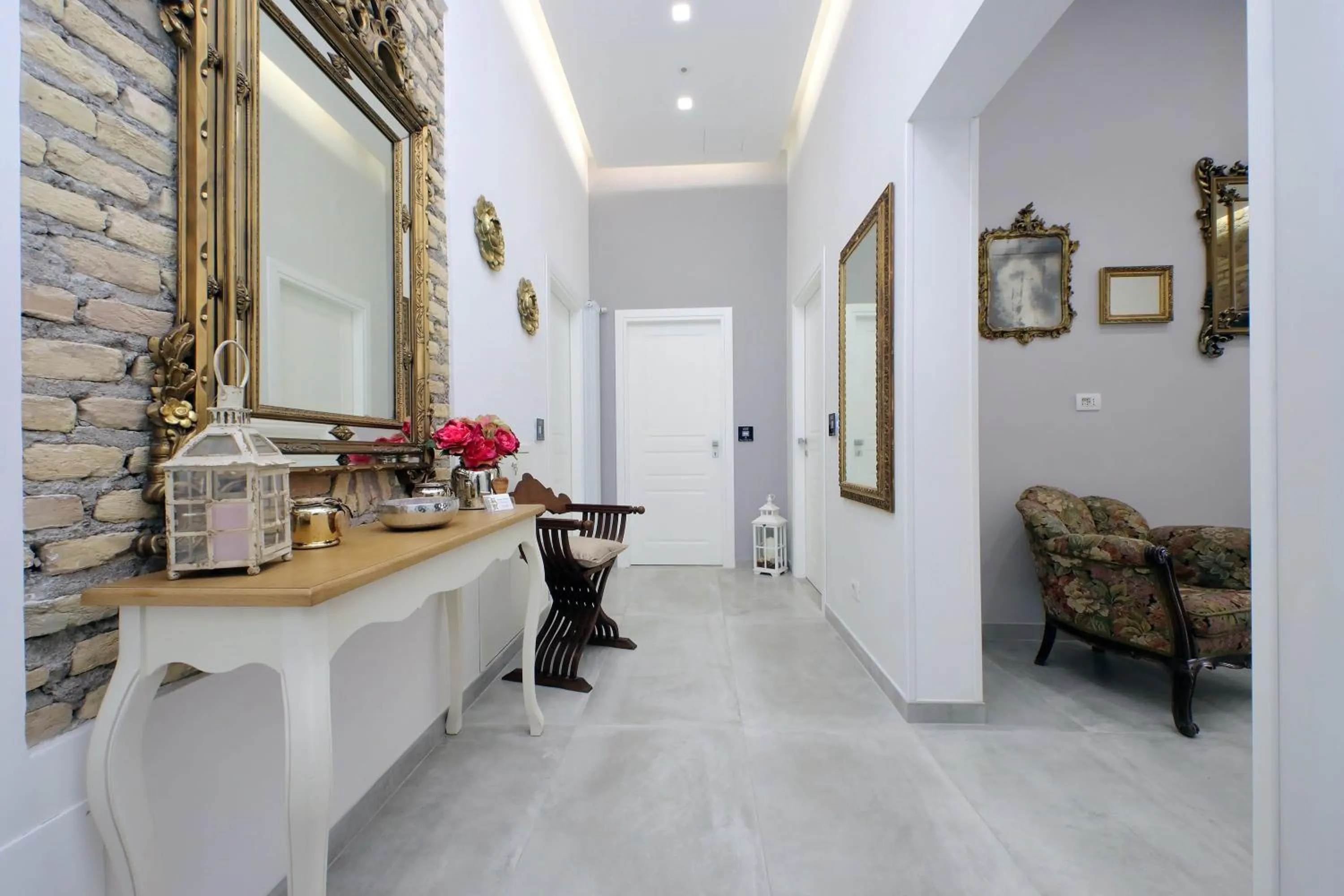 Seating area in Roman Holiday Suites