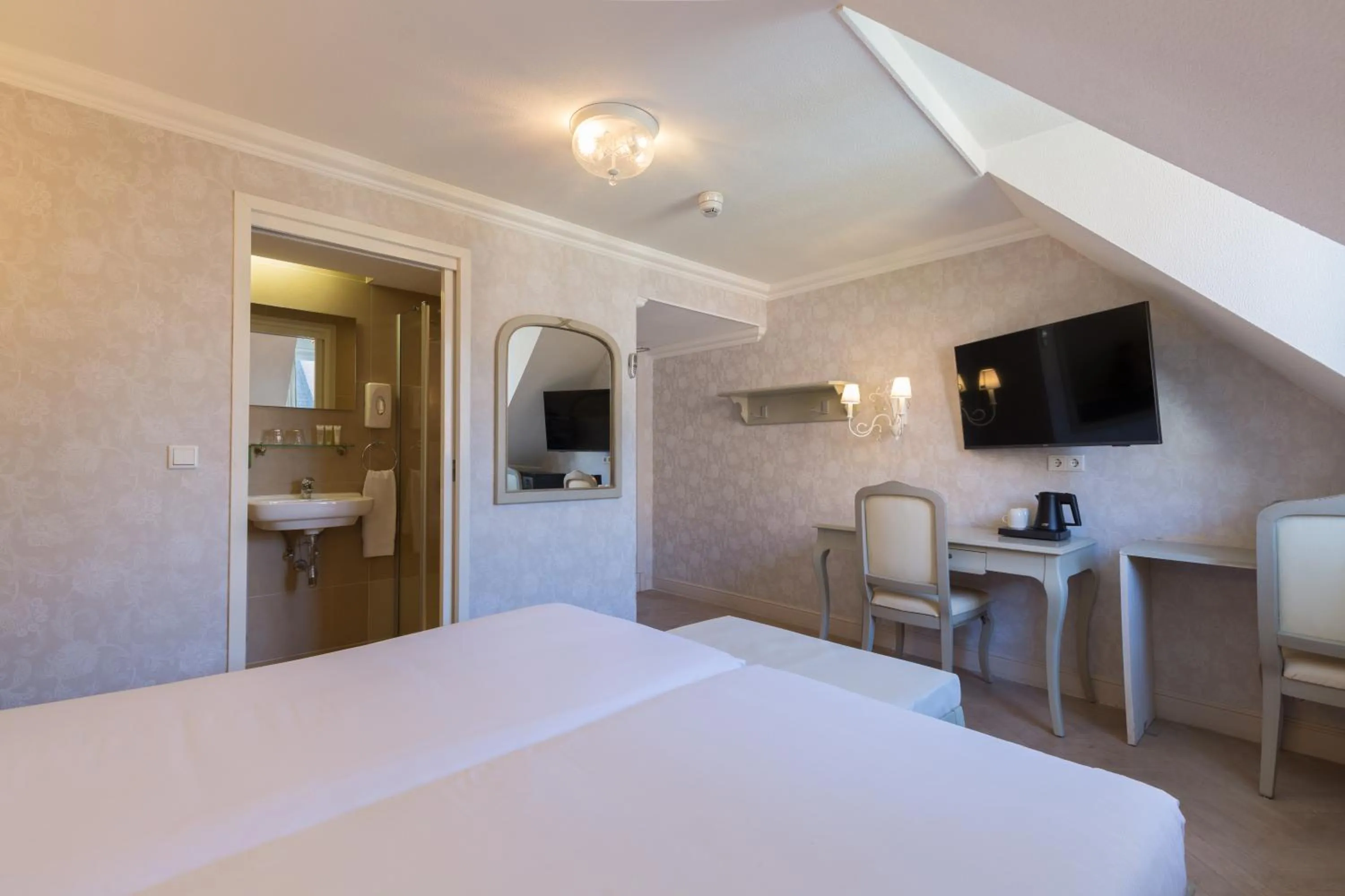 Bedroom, Bed in Amrâth Hotel Bigarré