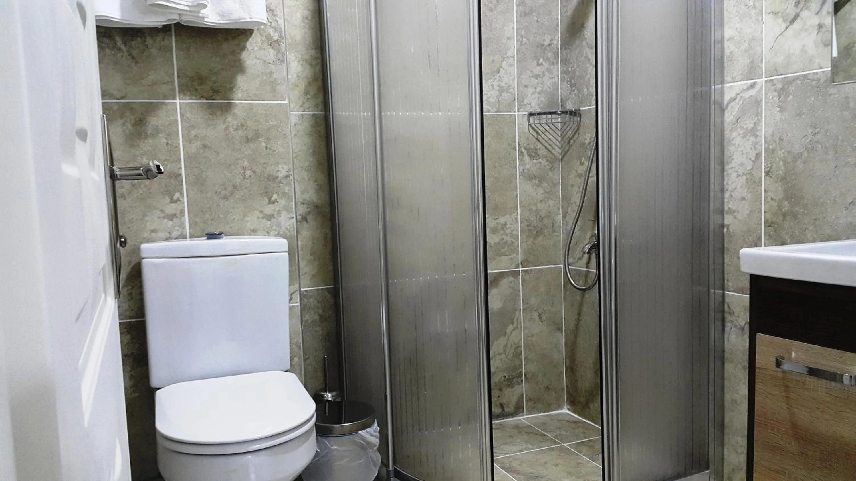 Shower in BeyazitHan Suites Old City